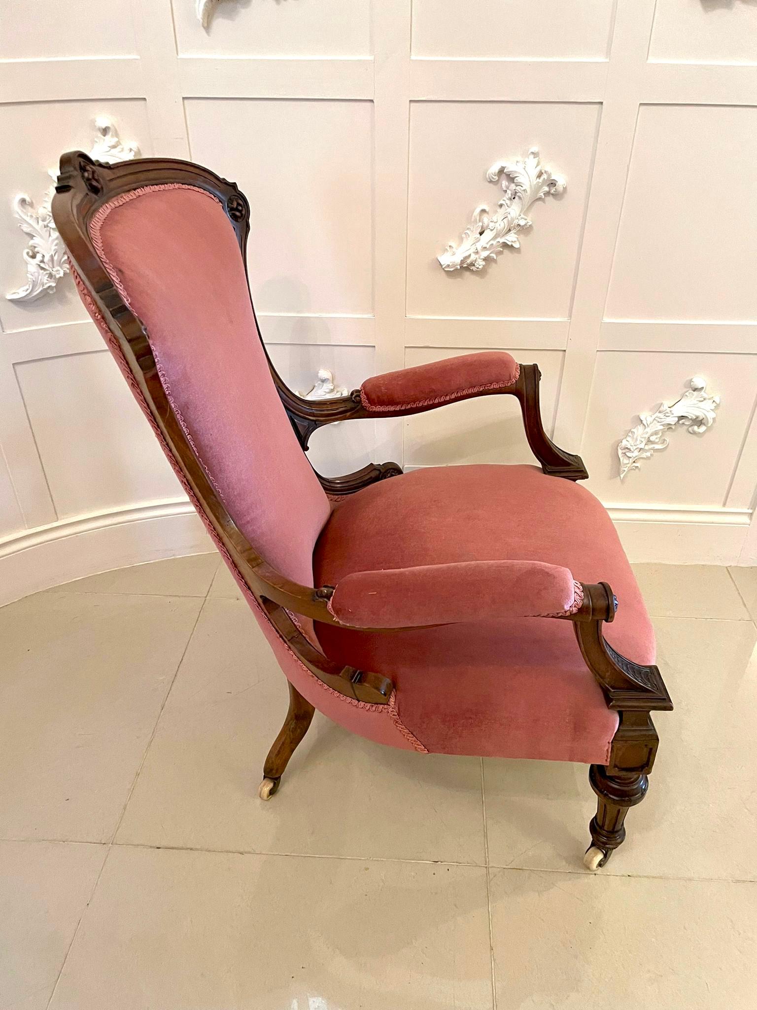 Anglais Fauteuil victorien ancien en noyer de qualité supérieure en vente