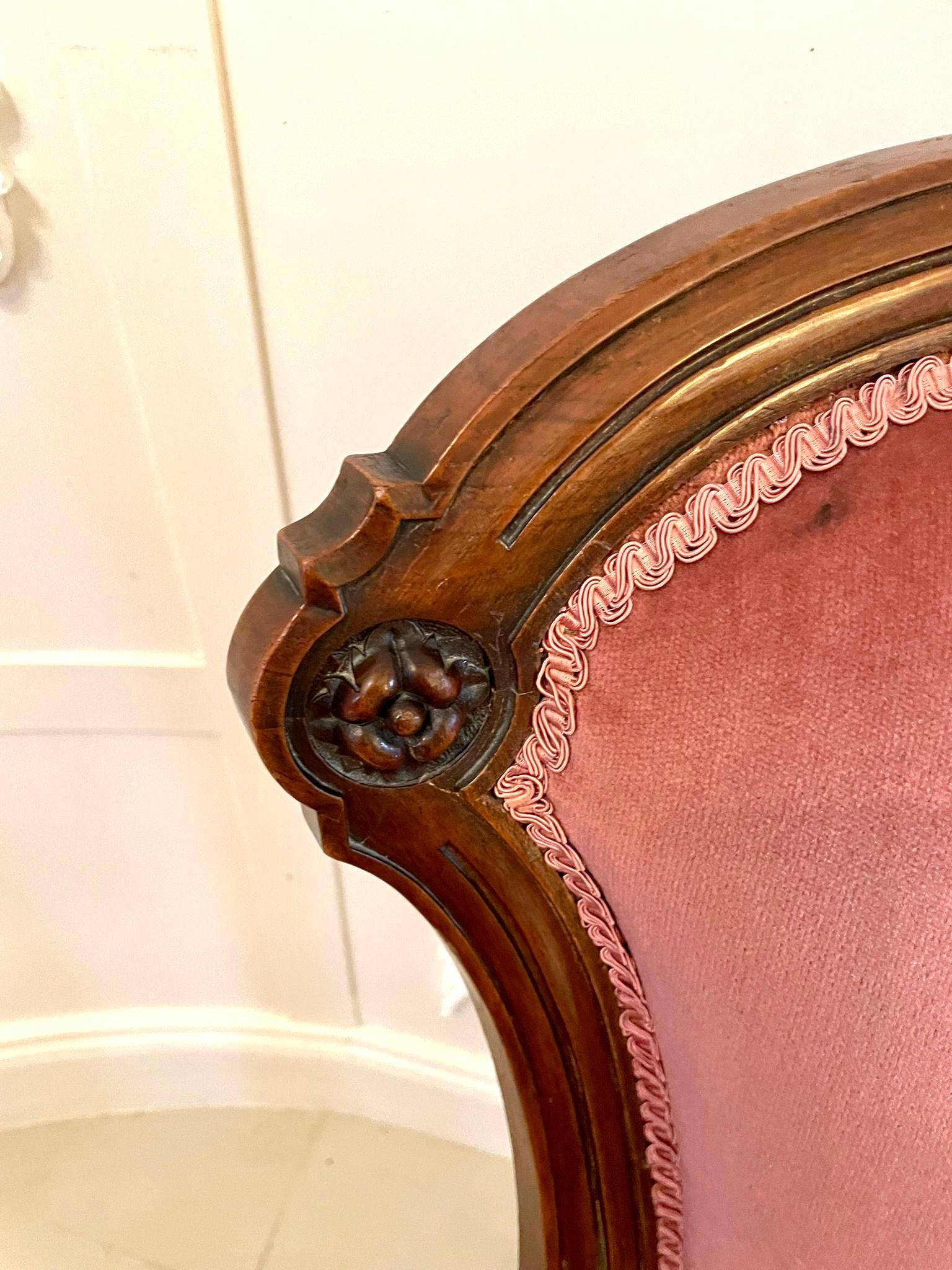 XIXe siècle Fauteuil victorien ancien en noyer de qualité supérieure en vente