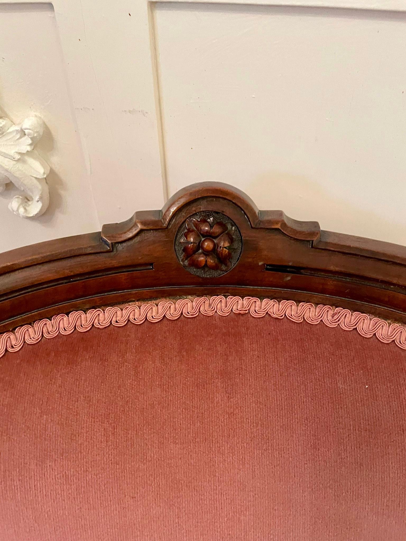 Chaise de dame en noyer de qualité, ancienne et victorienne en vente 1