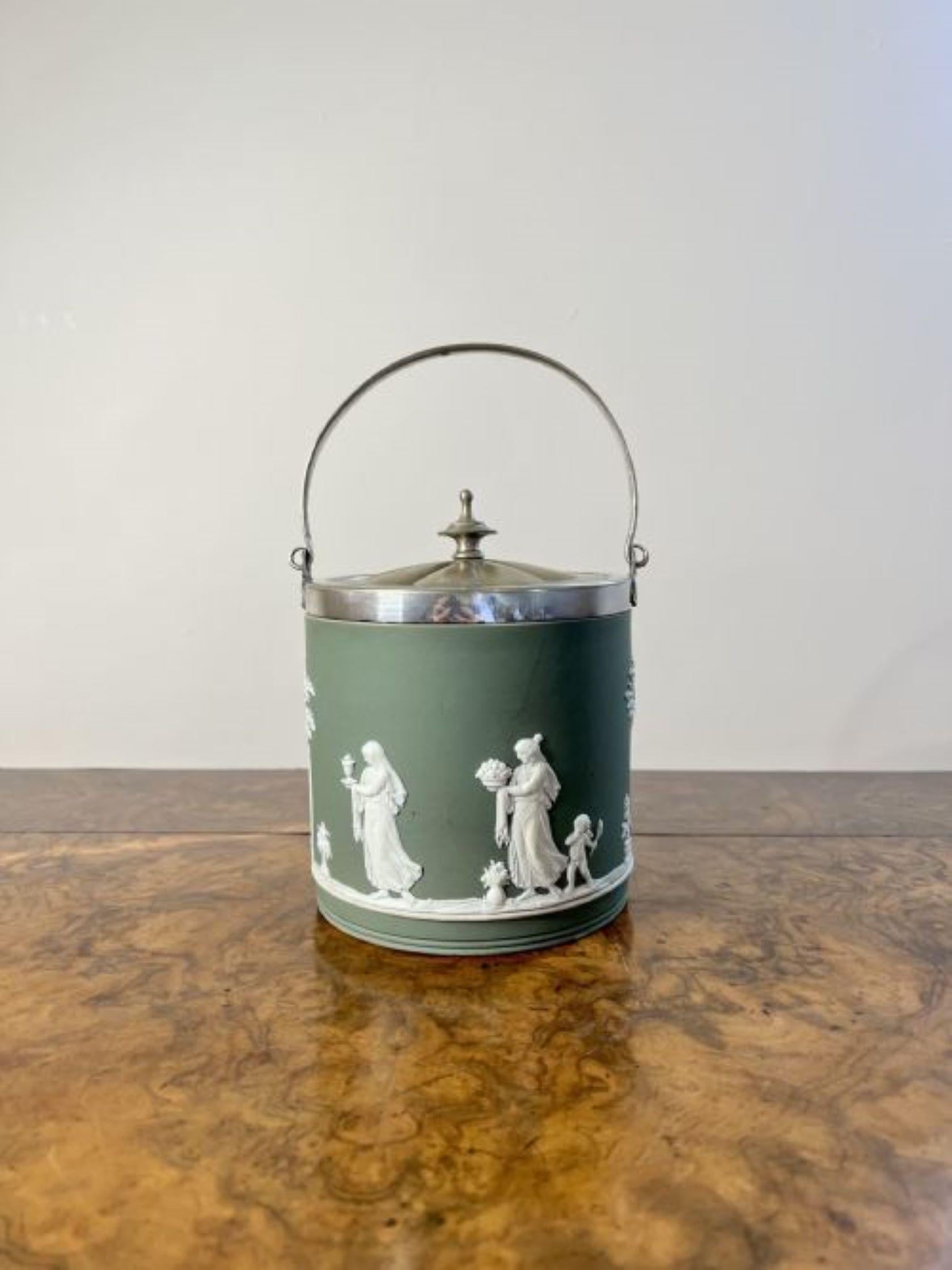 Quality Antique Wedgwood Jasper Ware Biscuit Barrel  In Good Condition For Sale In Ipswich, GB
