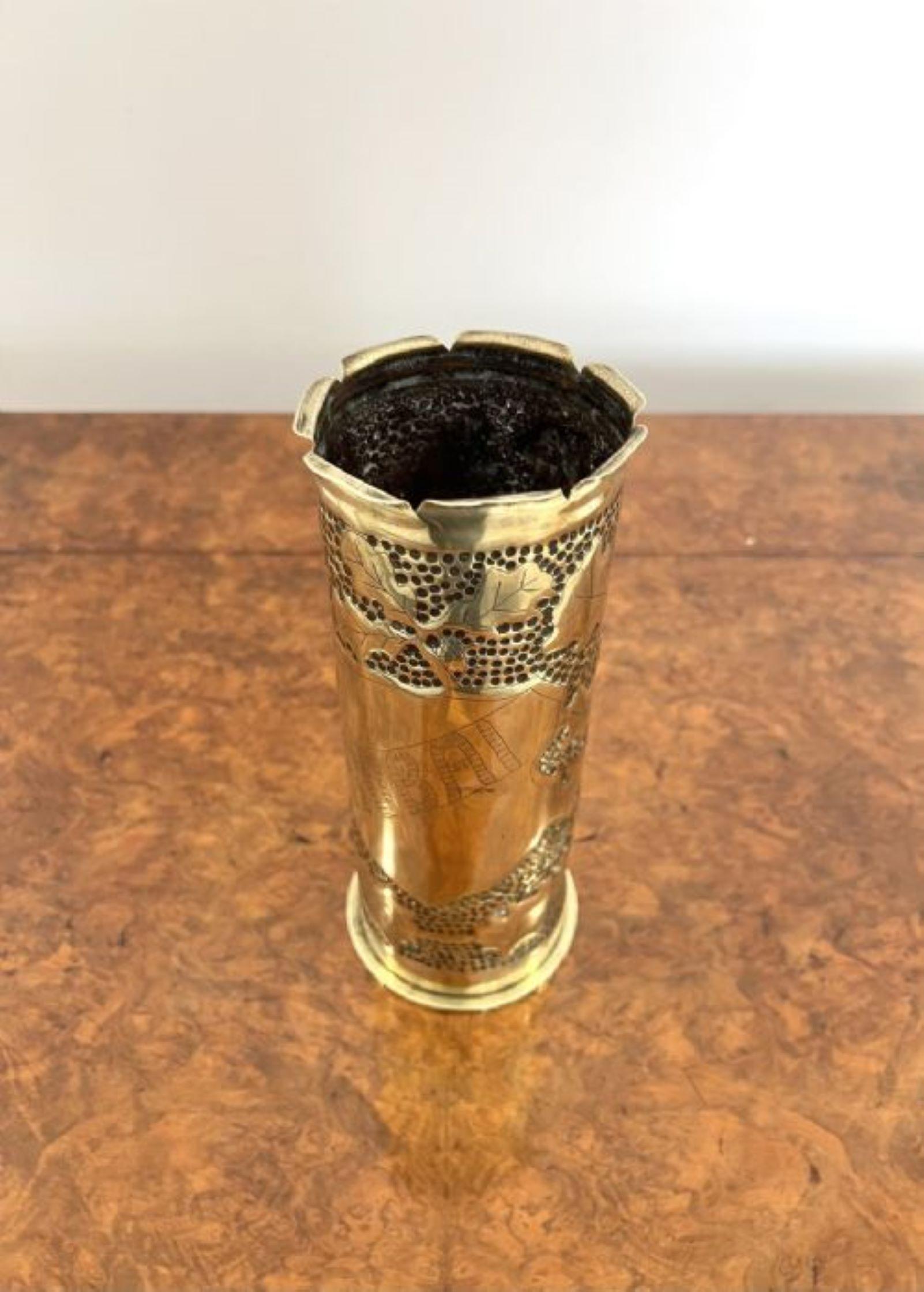 Quality antique WW1 trench art brass empty shell case having a quality WW1 trench art empty shell case with beautiful decoration with leaves and a crest with 'ROBAI' engraved to the centre. 

D. 1915