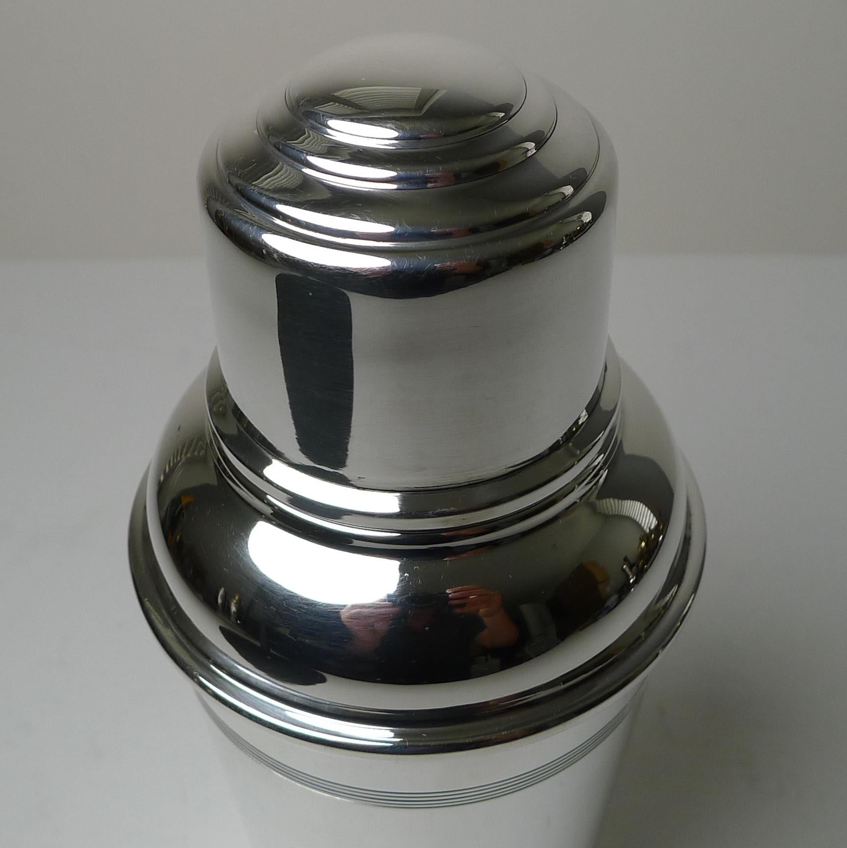 Mid-20th Century Quality Art Deco Cocktail Shaker by Goldsmith's & Silversmith's Company c.1960's
