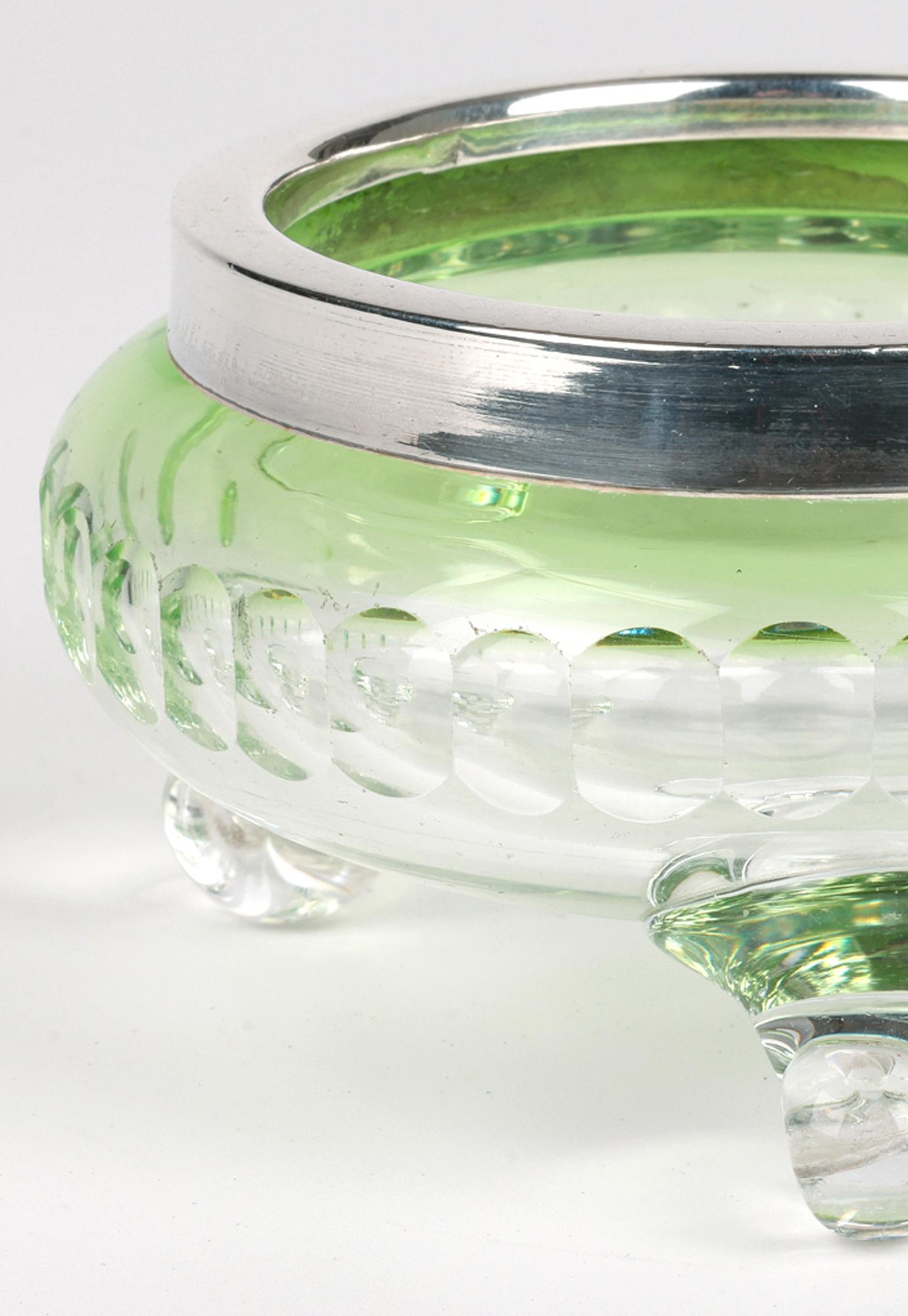 Cuenco inglés Art Nouveau de calidad con pie de cristal tintado montado en plata Hecho a mano en venta