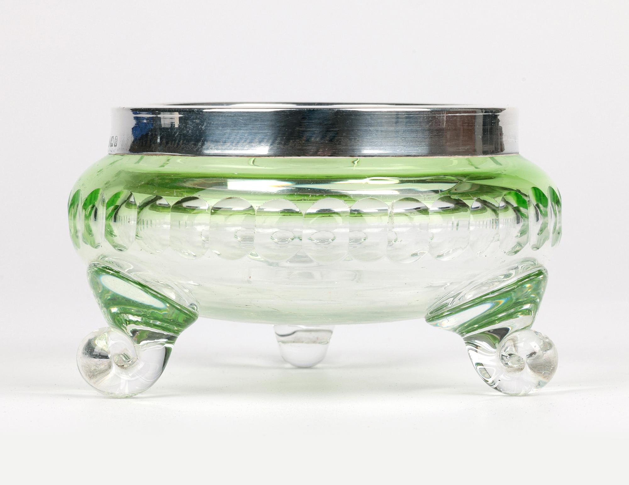 Cuenco inglés Art Nouveau de calidad con pie de cristal tintado montado en plata en Bueno estado para la venta en Bishop's Stortford, Hertfordshire