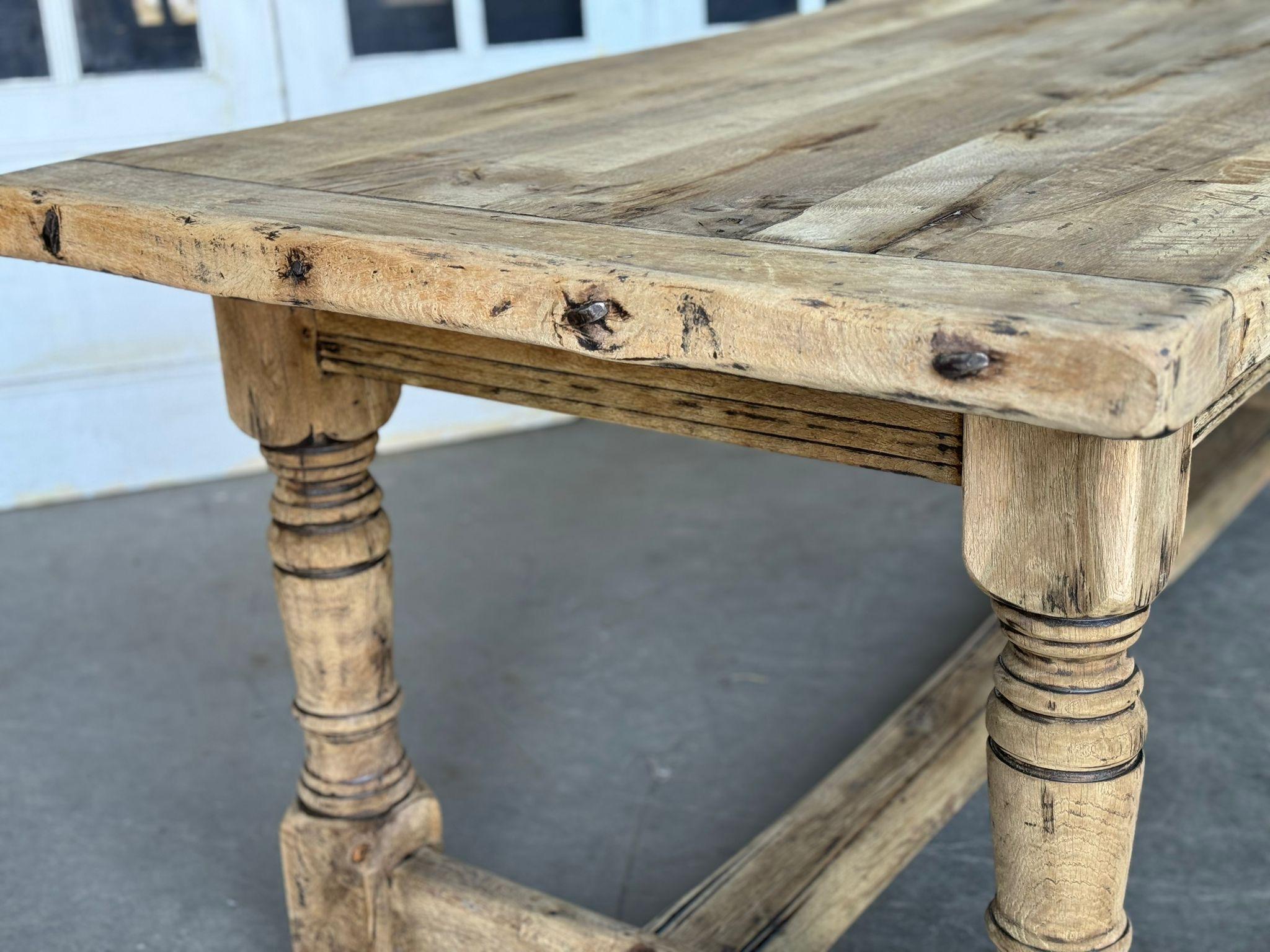 Quality Bleached Oak Farmhouse Dining Table  In Good Condition For Sale In Seaford, GB