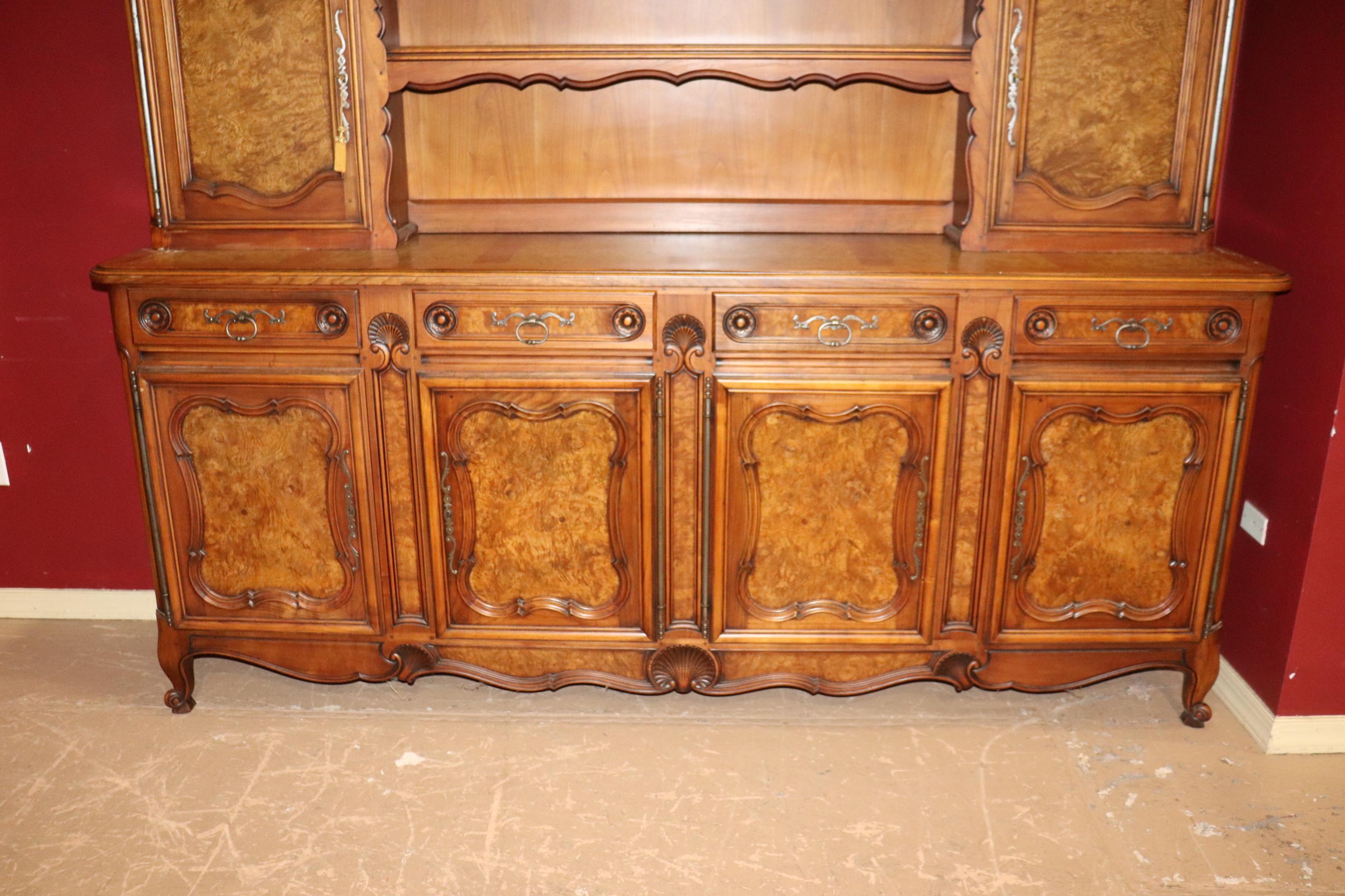 Quality Burled Walnut French Country Louis XV Breakfront China Cabinet In Good Condition In Swedesboro, NJ