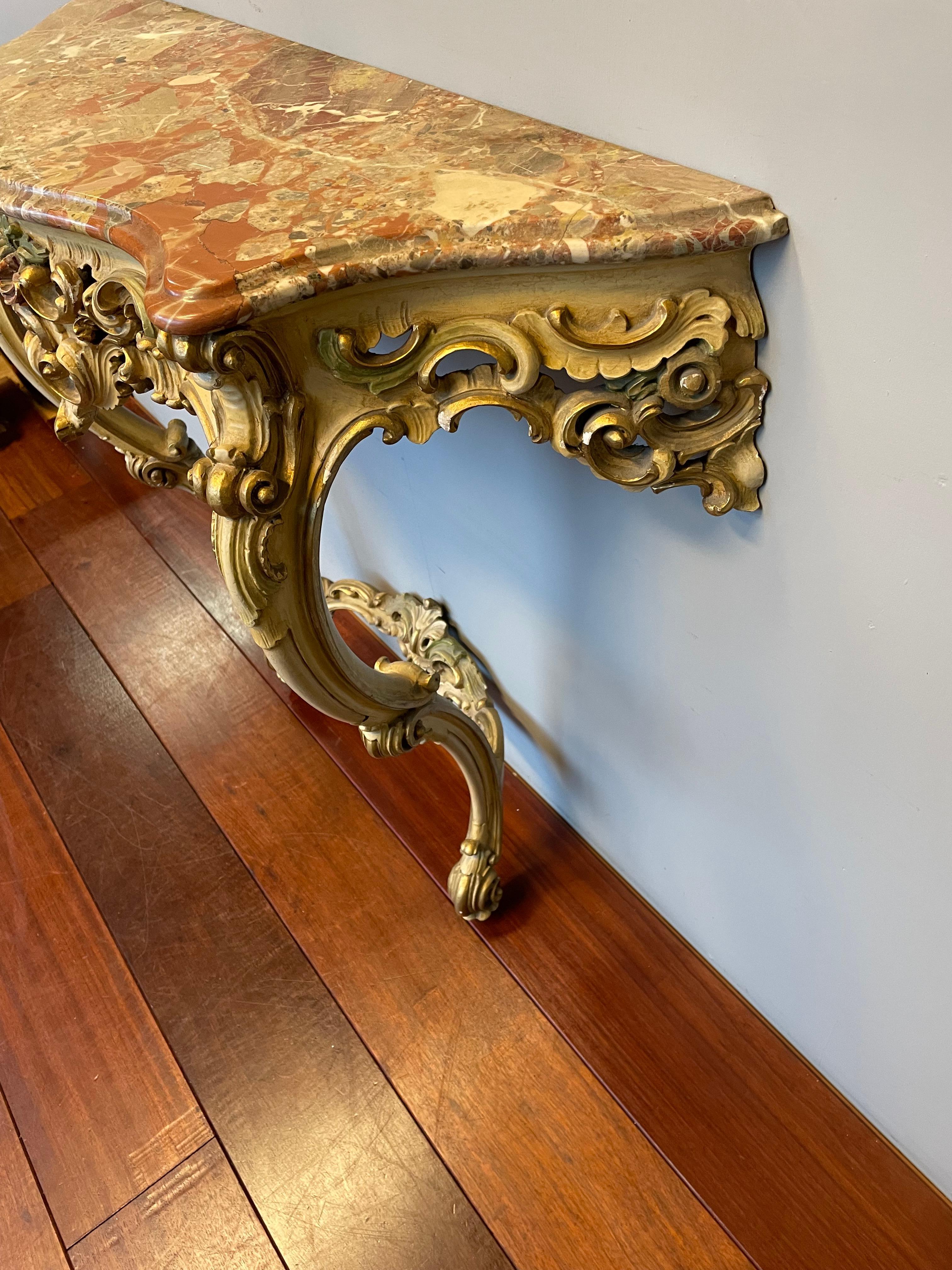 Hand-Carved Quality Carved Wooden Side Table w. Painted Floral Sculptures & Mint Marble Top For Sale