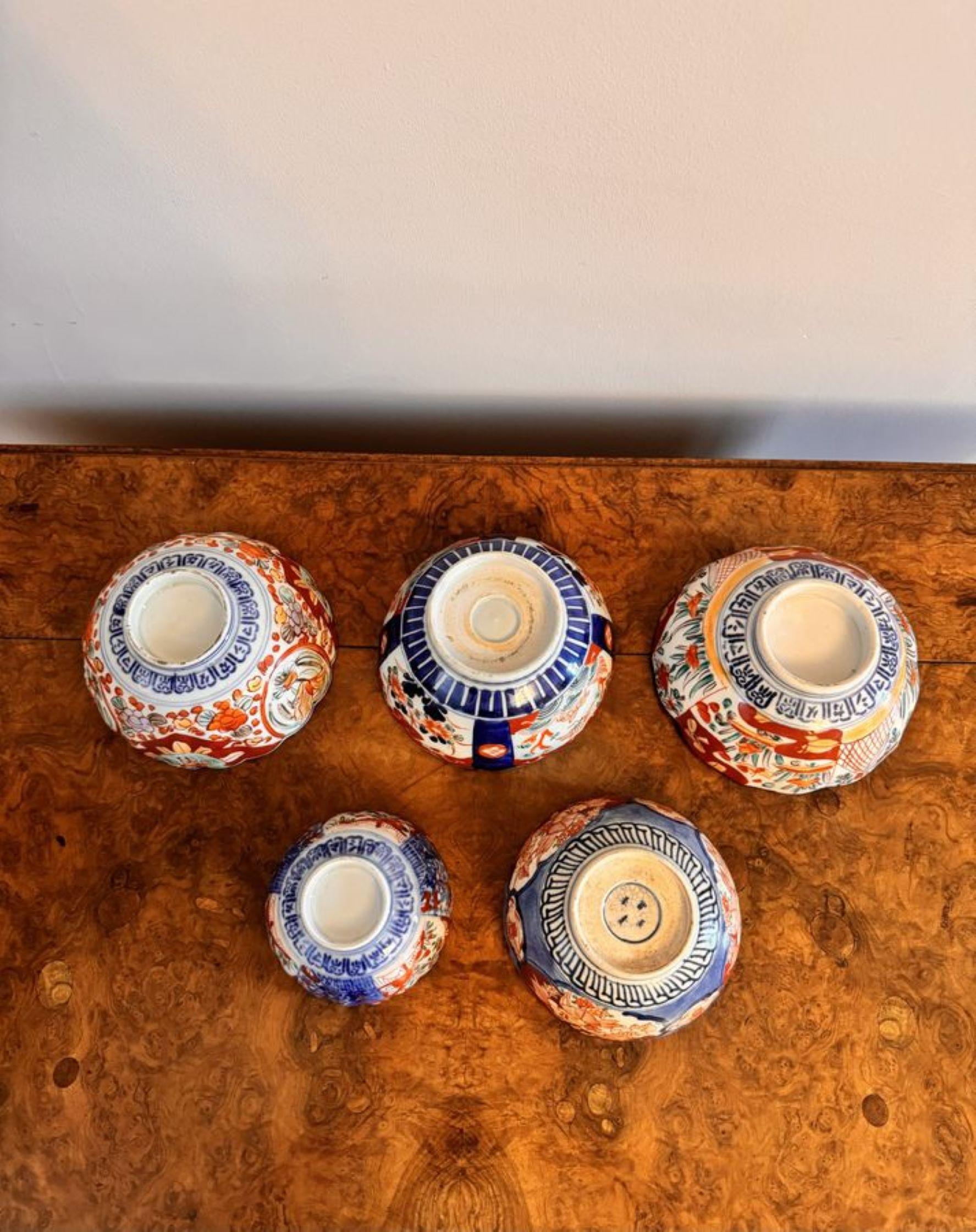 20ième siècle Collection de cinq bols imari japonais anciens de qualité  en vente