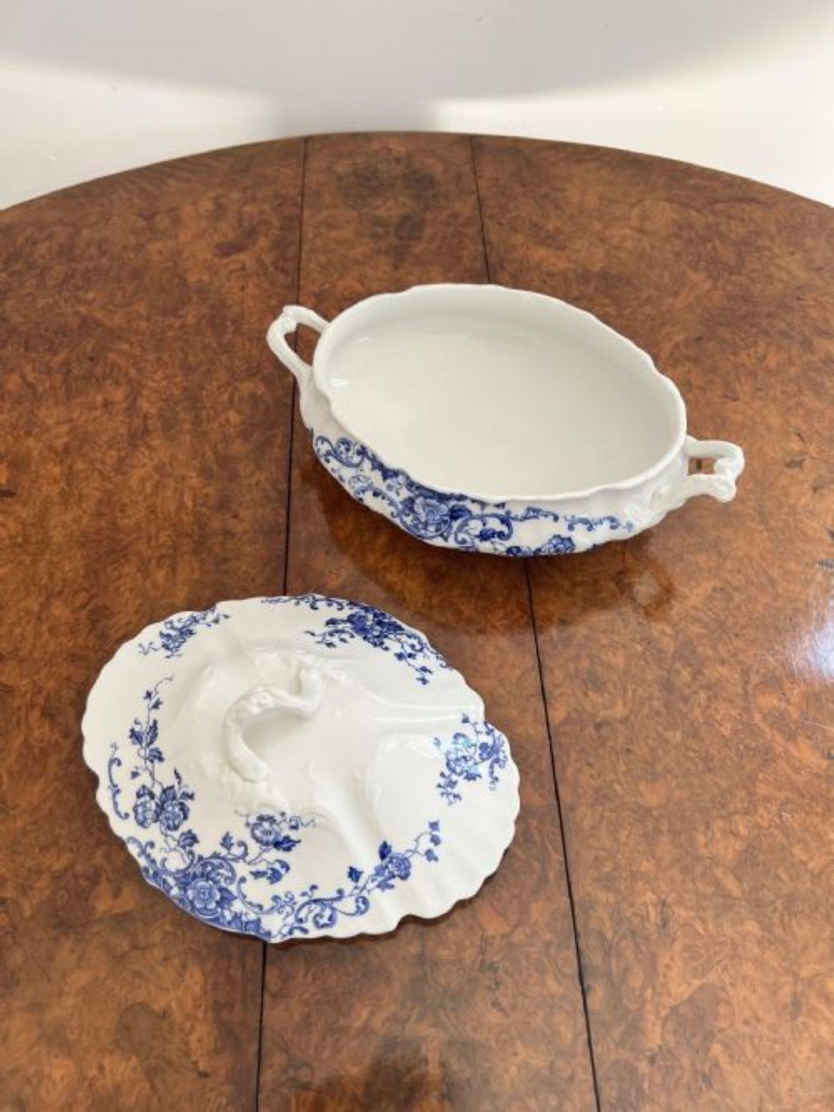 Quality collection of four antique Doulton Burslem Lorna tureens  In Good Condition For Sale In Ipswich, GB