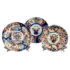 Quality collection of three large antique Japanese imari plates 