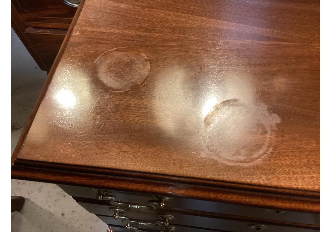 Tavolino / Comodino in mogano di qualità Councill Craftsmen per il restauro in vendita 5