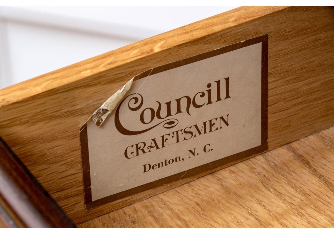 Chippendale Tavolino / Comodino in mogano di qualità Councill Craftsmen per il restauro in vendita