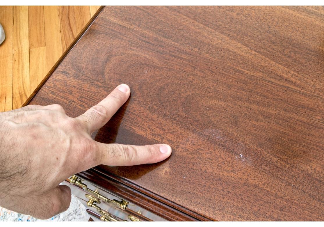 Tavolino / Comodino in mogano di qualità Councill Craftsmen per il restauro in vendita 1