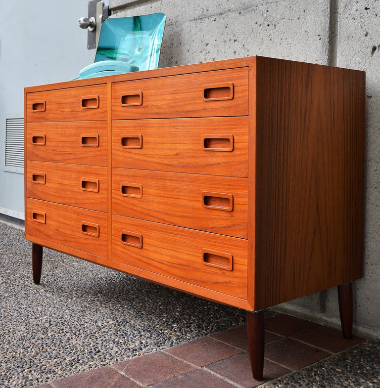 Quality Danish Teak Compact Dresser/Chest of Drawers with Legs by Hundevad and Co For Sale at