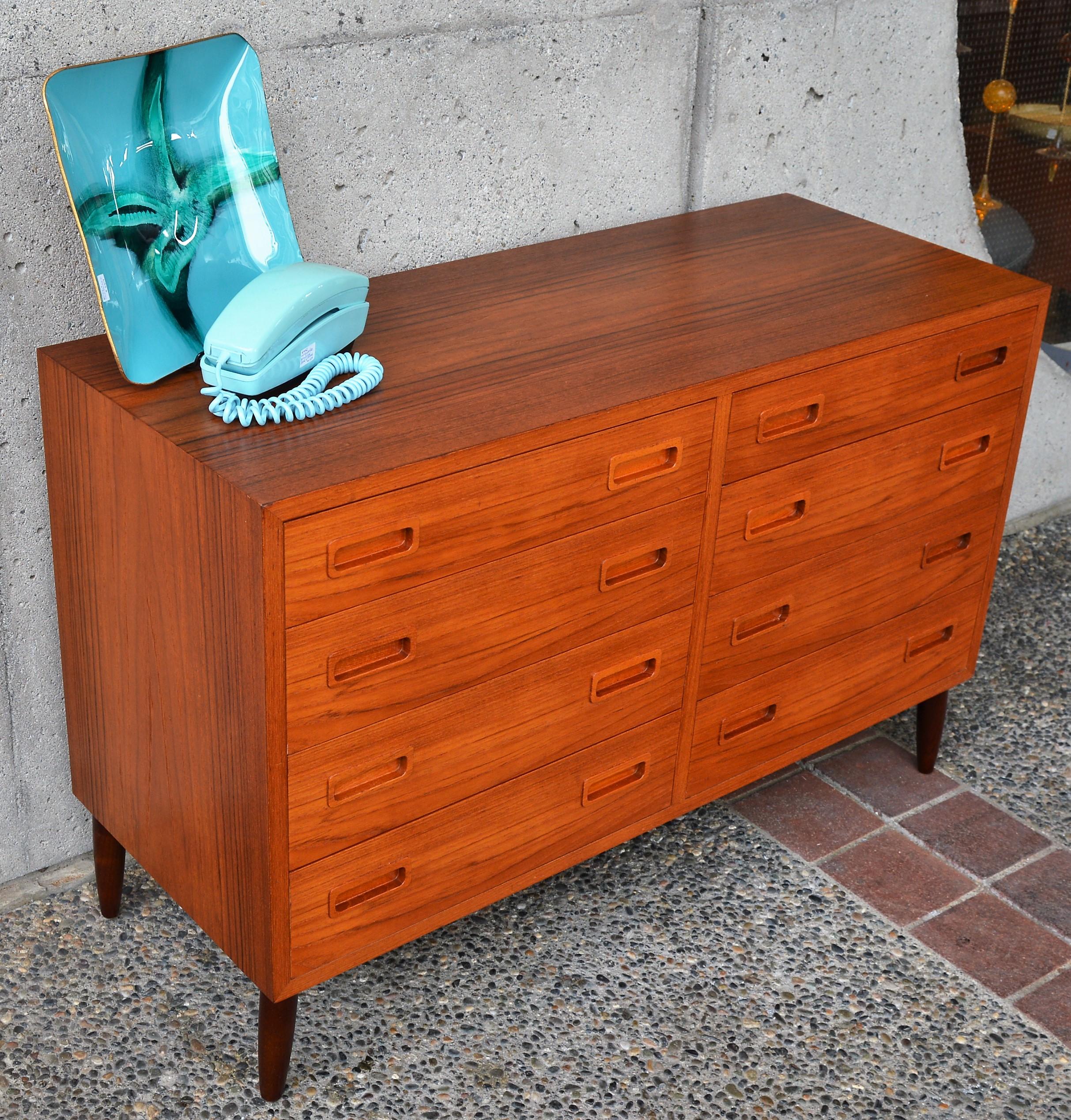 Mid-Century Modern Quality Danish Teak Compact Dresser/Chest of Drawers with Legs by Hundevad & Co For Sale