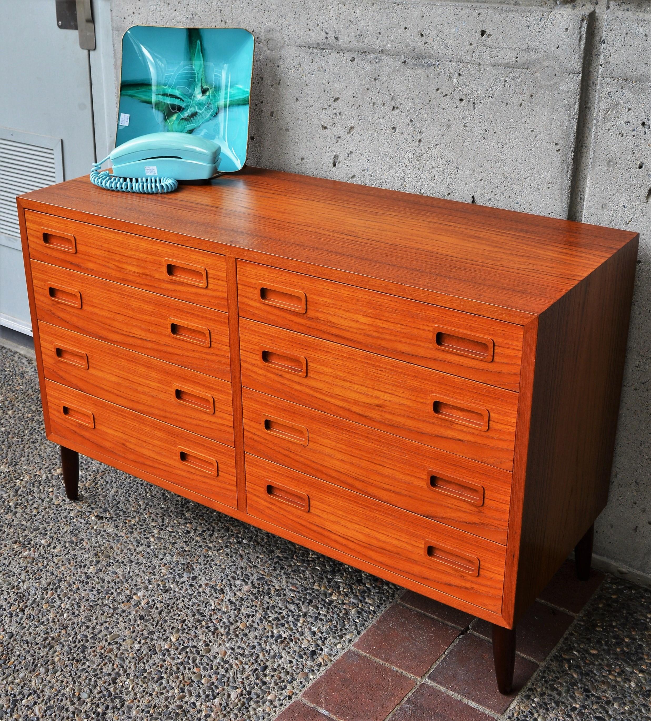 Mid-20th Century Quality Danish Teak Compact Dresser/Chest of Drawers with Legs by Hundevad & Co For Sale