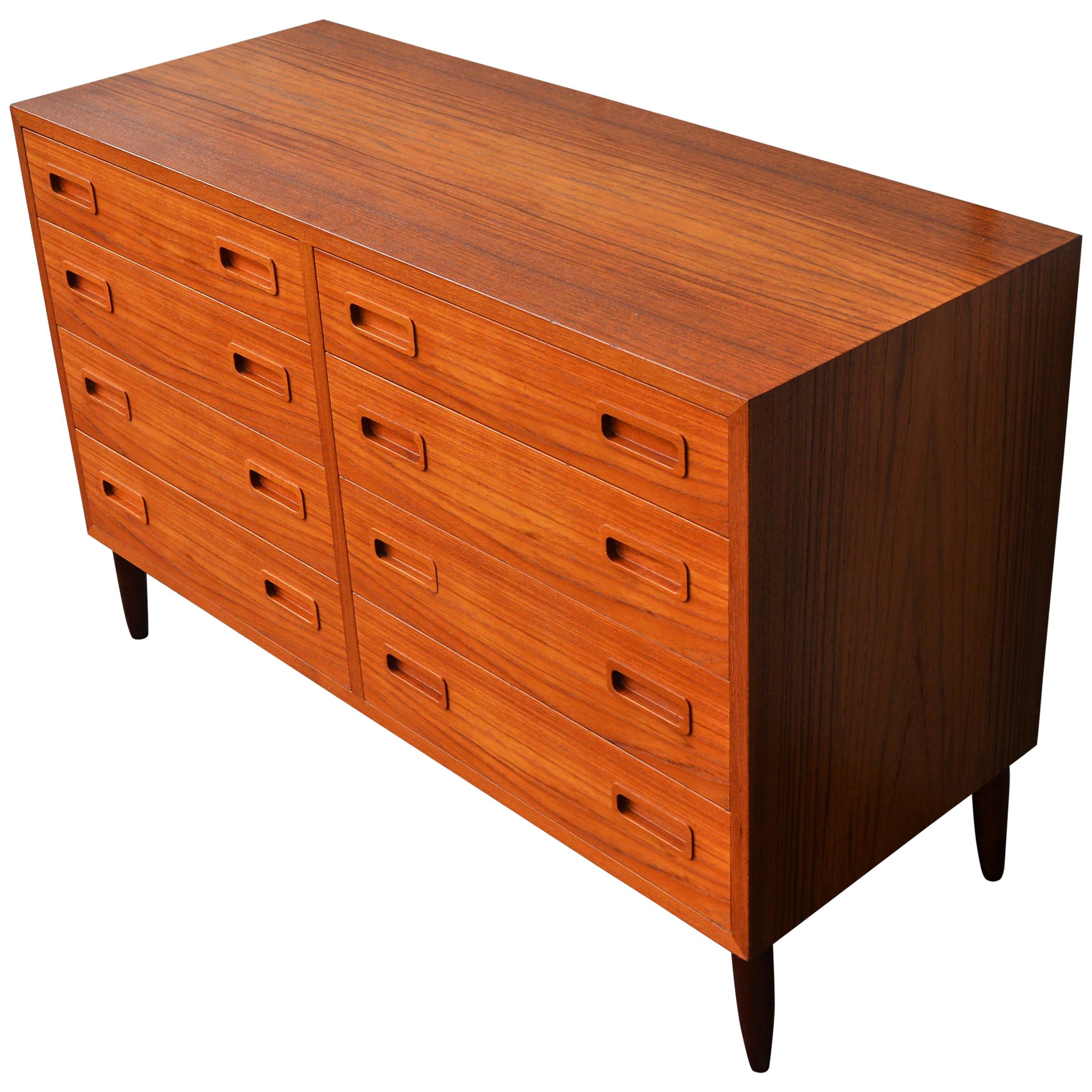 Quality Danish Teak Compact Dresser/Chest of Drawers with Legs by Hundevad & Co For Sale