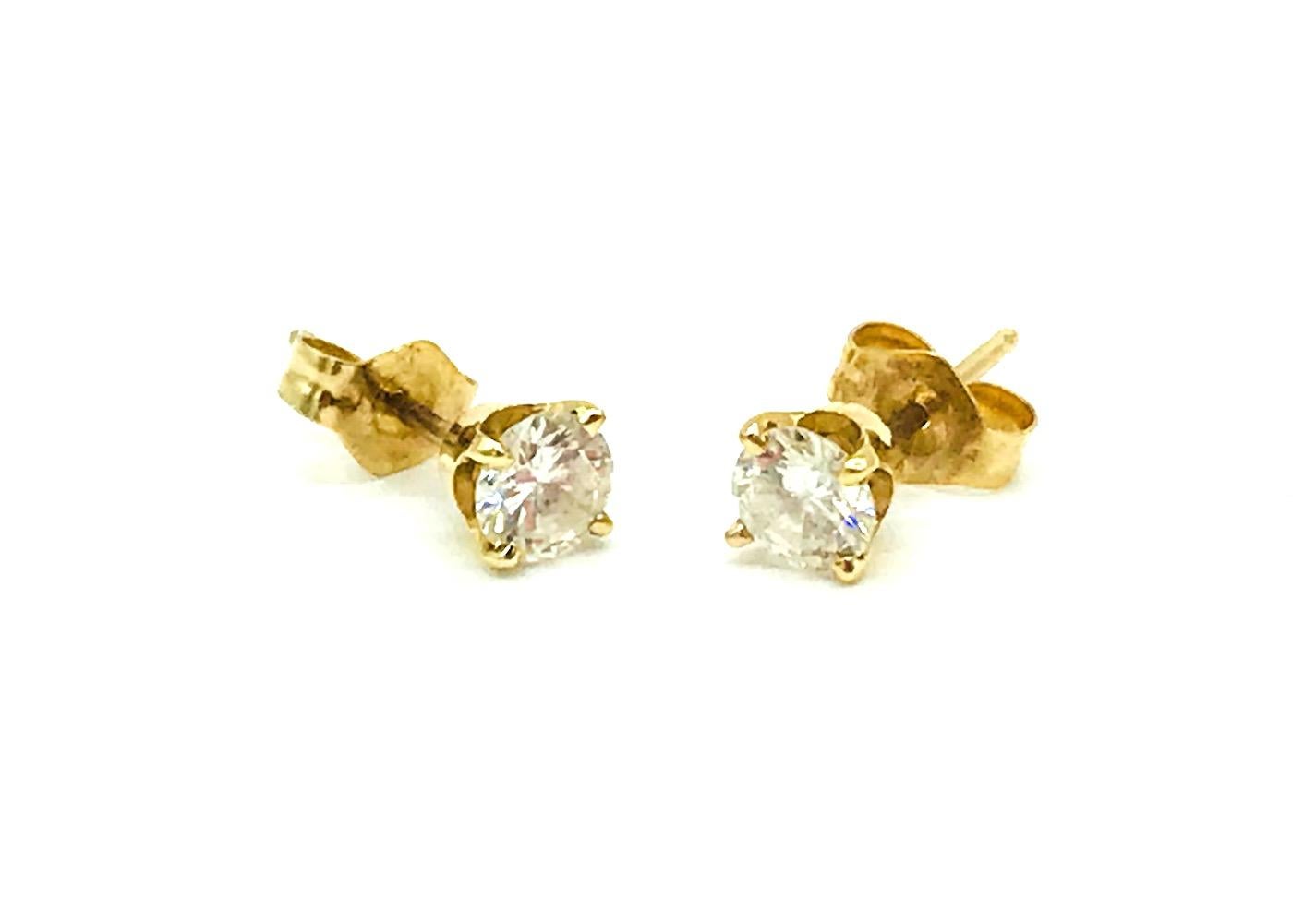 Diamond Stud, .60 Carat VS2-G, 14 Kt Yellow Gold

Exceptional quality diamonds set in 4-prong setting measuring 4.16-4.20 mm each

Setting is a quality 4 prong mounting with post for pierced ears. 
GIA Gemologist Inspected and Evaluated