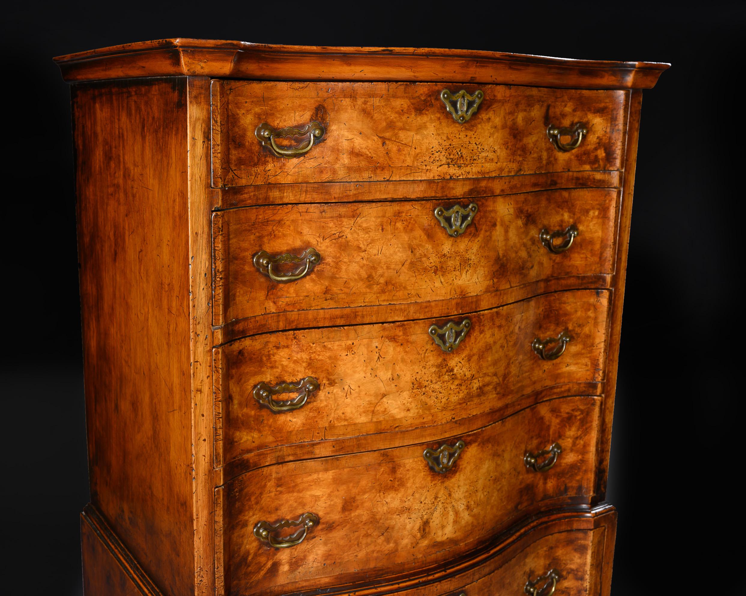 Quality Early 20th Century Walnut Serpentine Chest on Chest In Good Condition In Benington, Herts