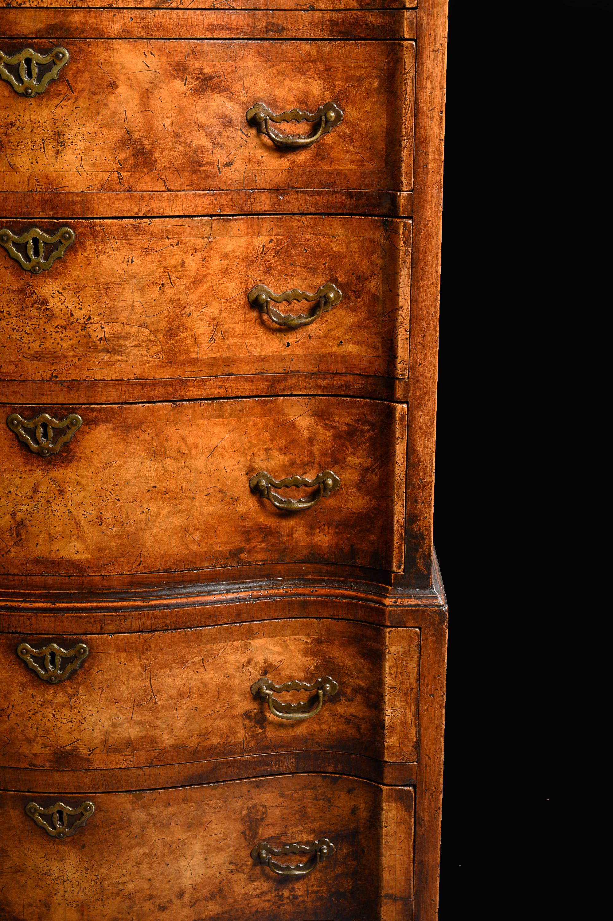 Quality Early 20th Century Walnut Serpentine Chest on Chest 2