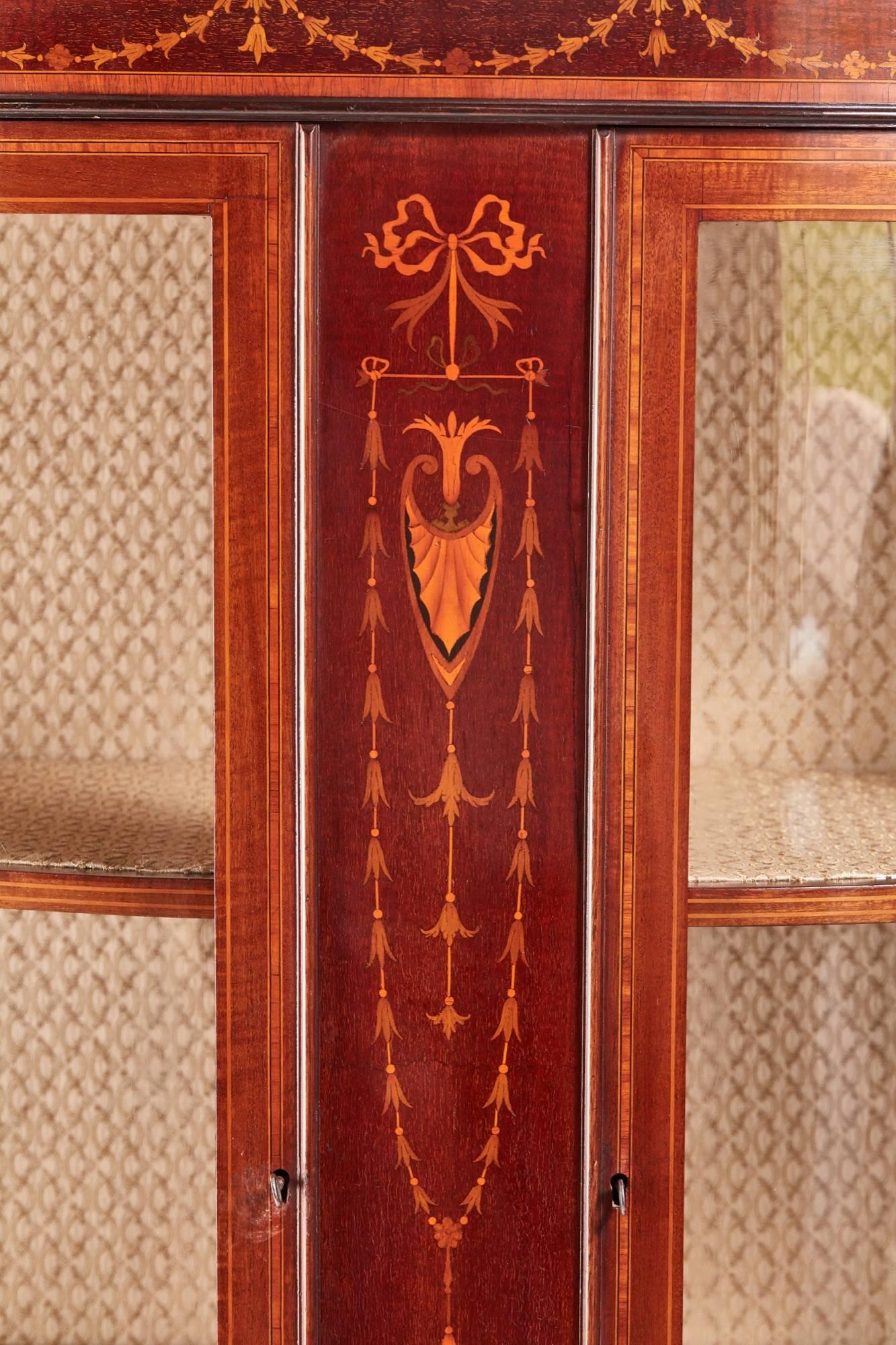 20th Century Quality Edwardian Inlaid Mahogany Display Cabinet For Sale