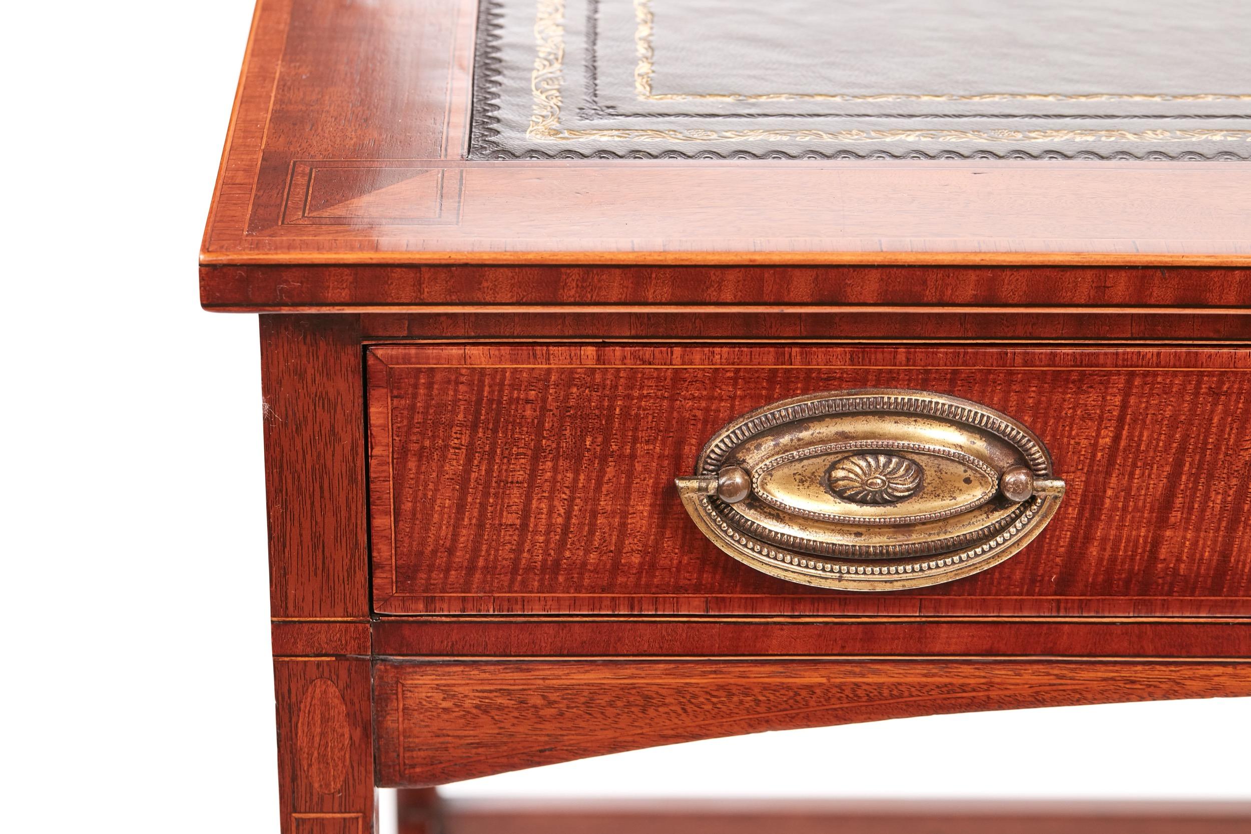 Quality Edwardian Mahogany Inlaid Freestanding Pedestal Desk In Excellent Condition For Sale In Stutton, GB