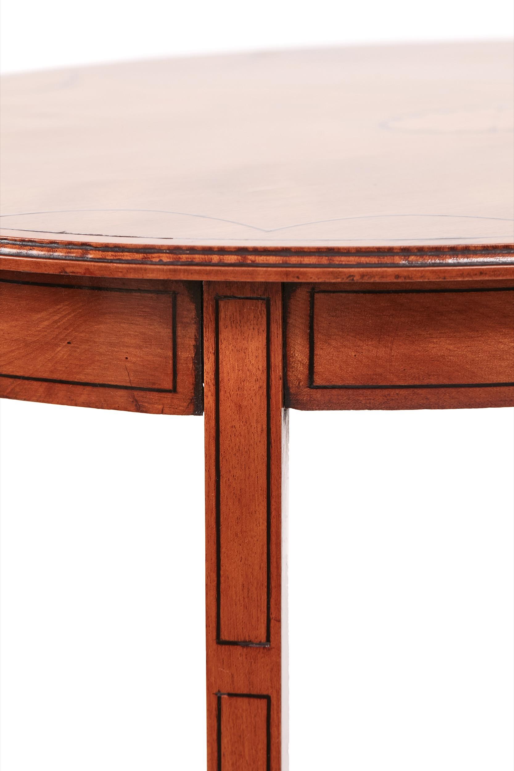 Quality Edwardian satinwood inlaid oval lamp table, having a lovely oval satinwood top inlaid with boxwood fans, standing on four square tapering inlaid legs with shaped feet, united by shaped supports with a small oval under-tier
Lovely color and