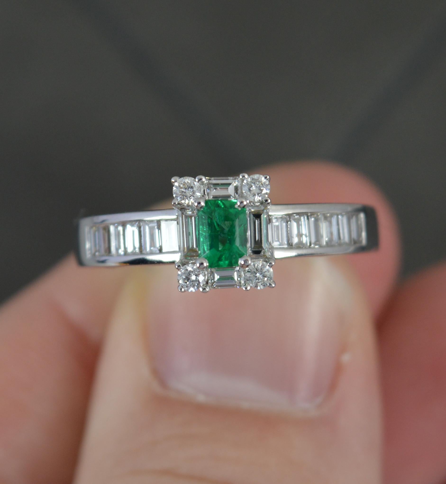 Women's Quality Emerald and VS Diamond 18ct White Gold Engagement Cluster Ring For Sale