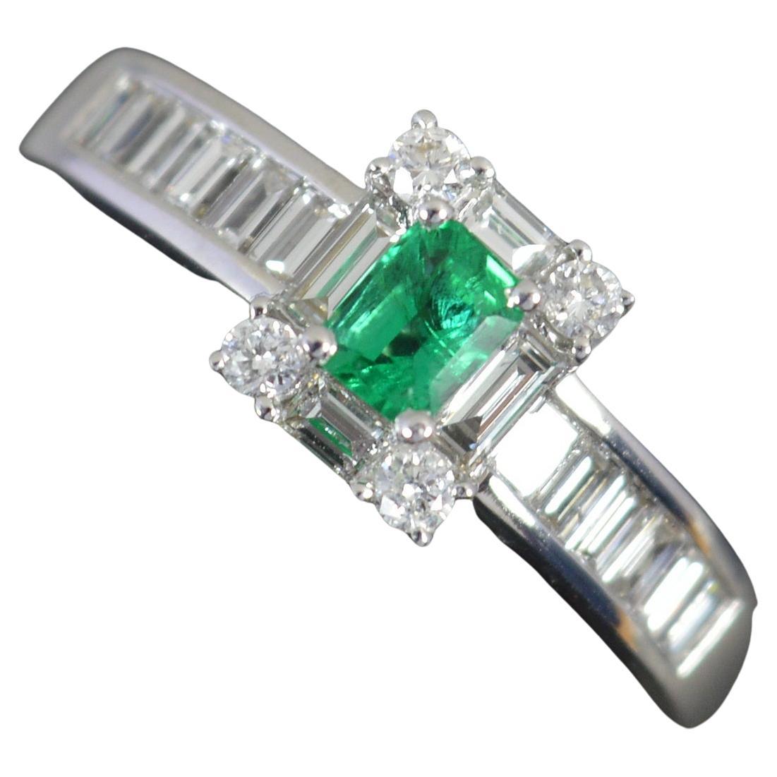 Quality Emerald and VS Diamond 18ct White Gold Engagement Cluster Ring For Sale