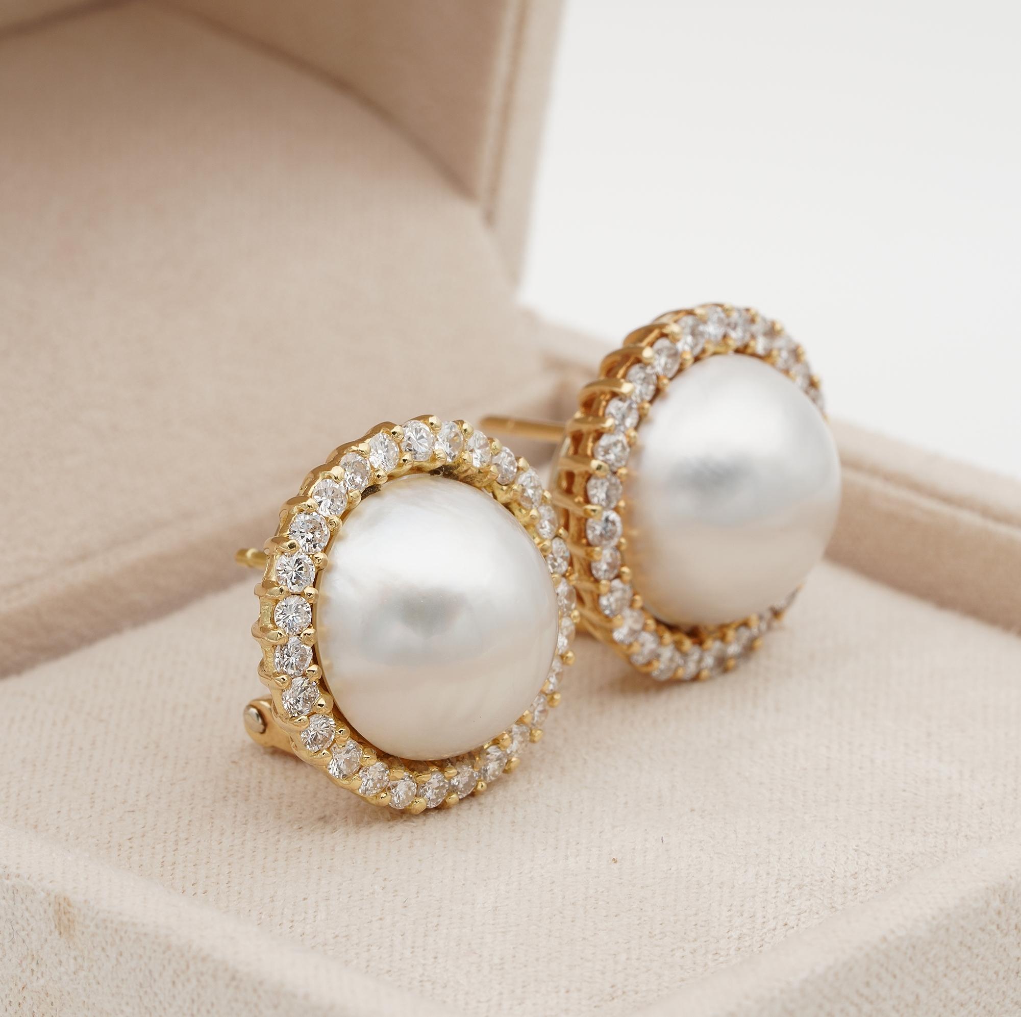 Contemporary Quality English Mabe Pearl 1.50 Carat G VVS Brilliant Cut Diamond Earrings For Sale