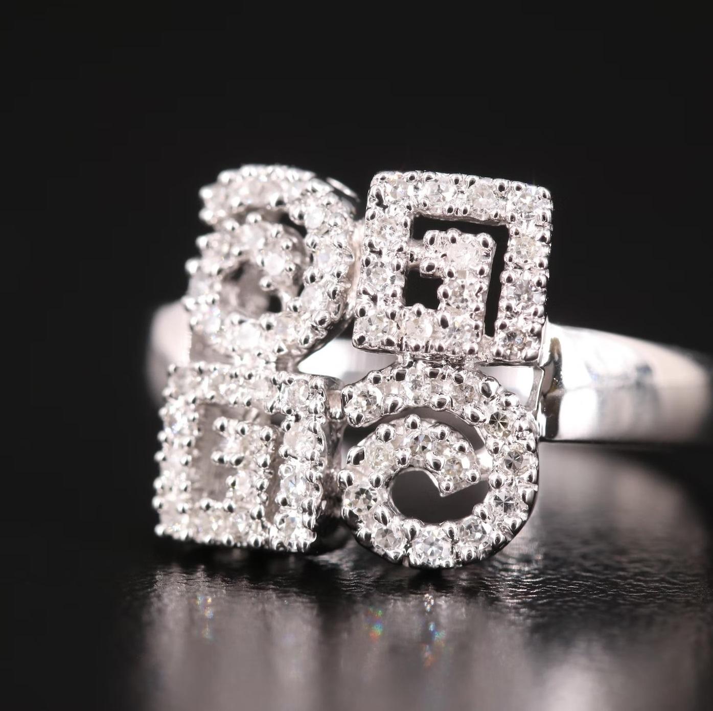 Quality Gem NY Designer Ring, gestempelt QG

NEU mit Schildern, Tag Preis $3450

0.5 CWT Diamanten von hoher Qualität, Reinheit SI, Farbgrad G weiß farblos

14K Weißgold

Der Ring ist Größe 7 US-Größe und kann von Ihrem Juwelier vor Ort neu