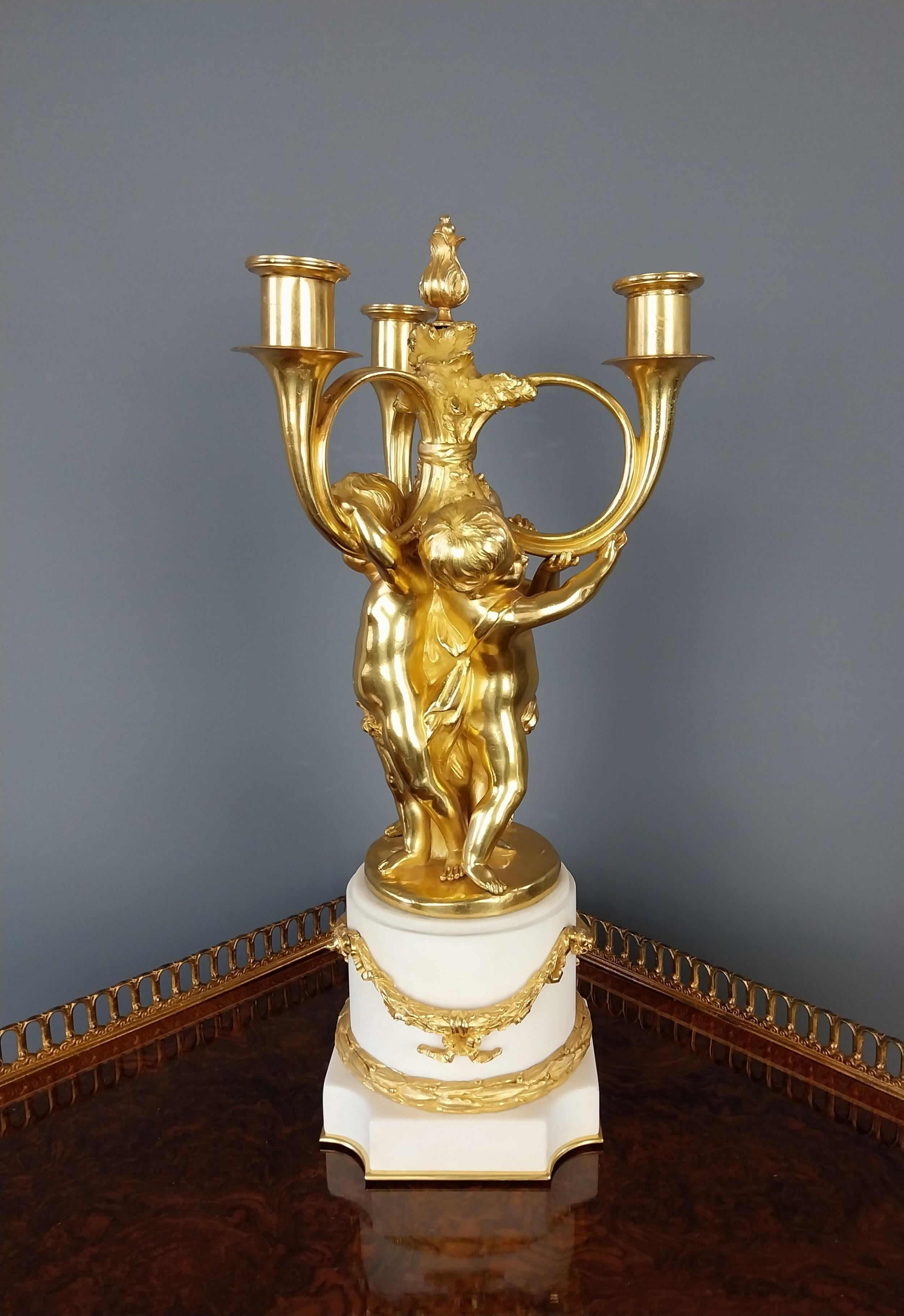 Dorato Candelabro Cherubino in bronzo dorato in vendita