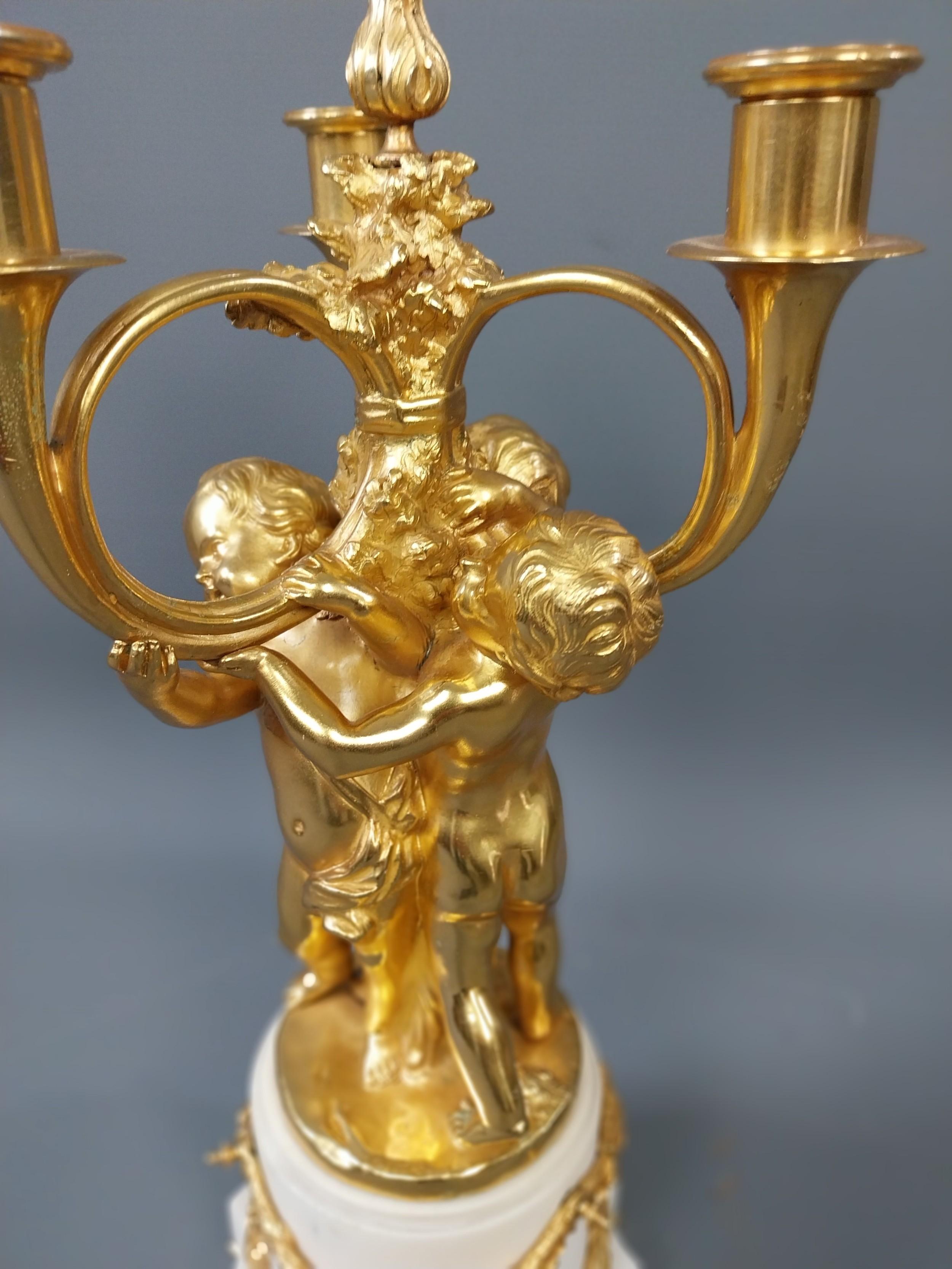Candelabro Cherubino in bronzo dorato In condizioni buone in vendita a Staffordshire, GB