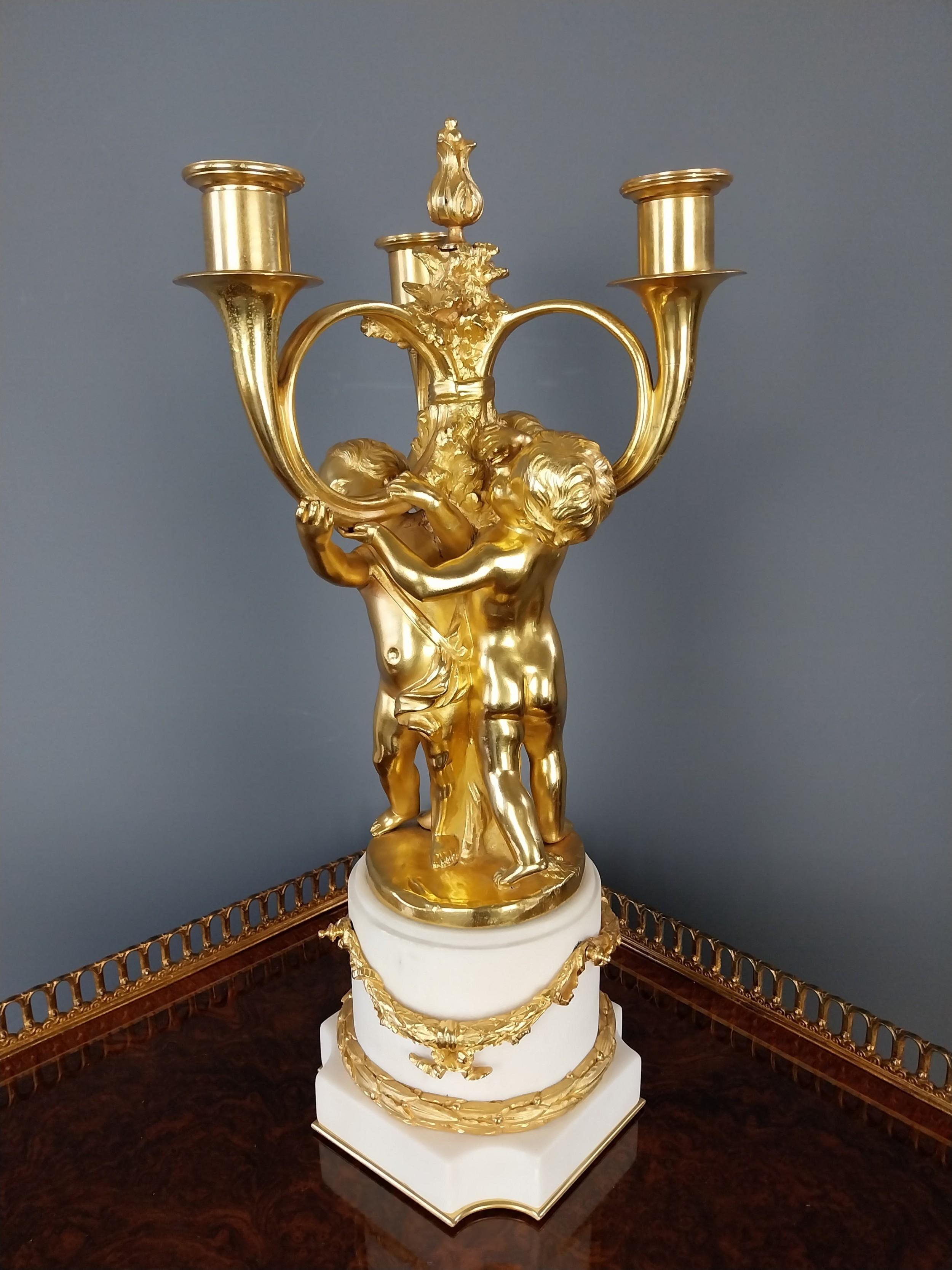 XIX secolo Candelabro Cherubino in bronzo dorato in vendita