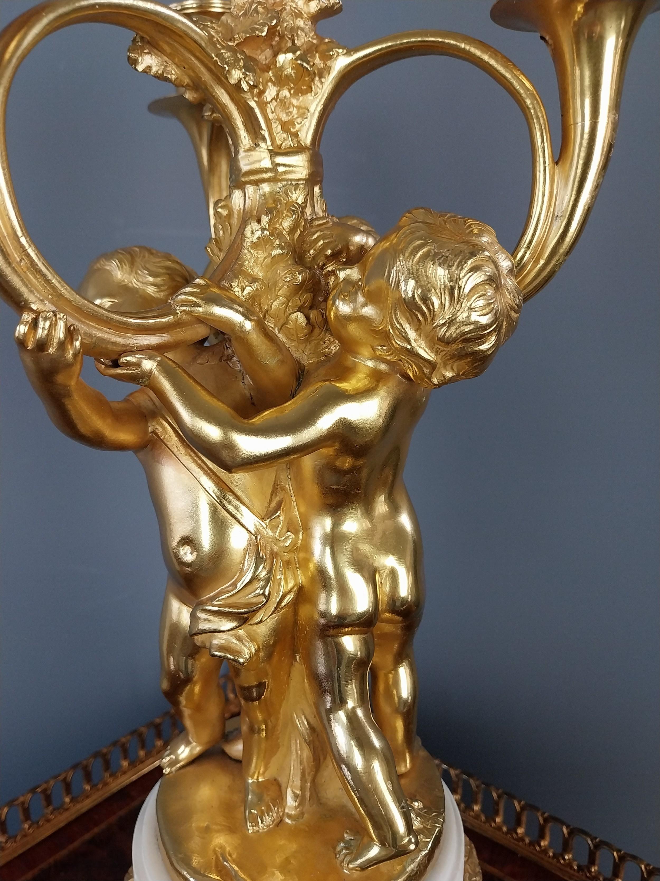 Bronzo Candelabro Cherubino in bronzo dorato in vendita