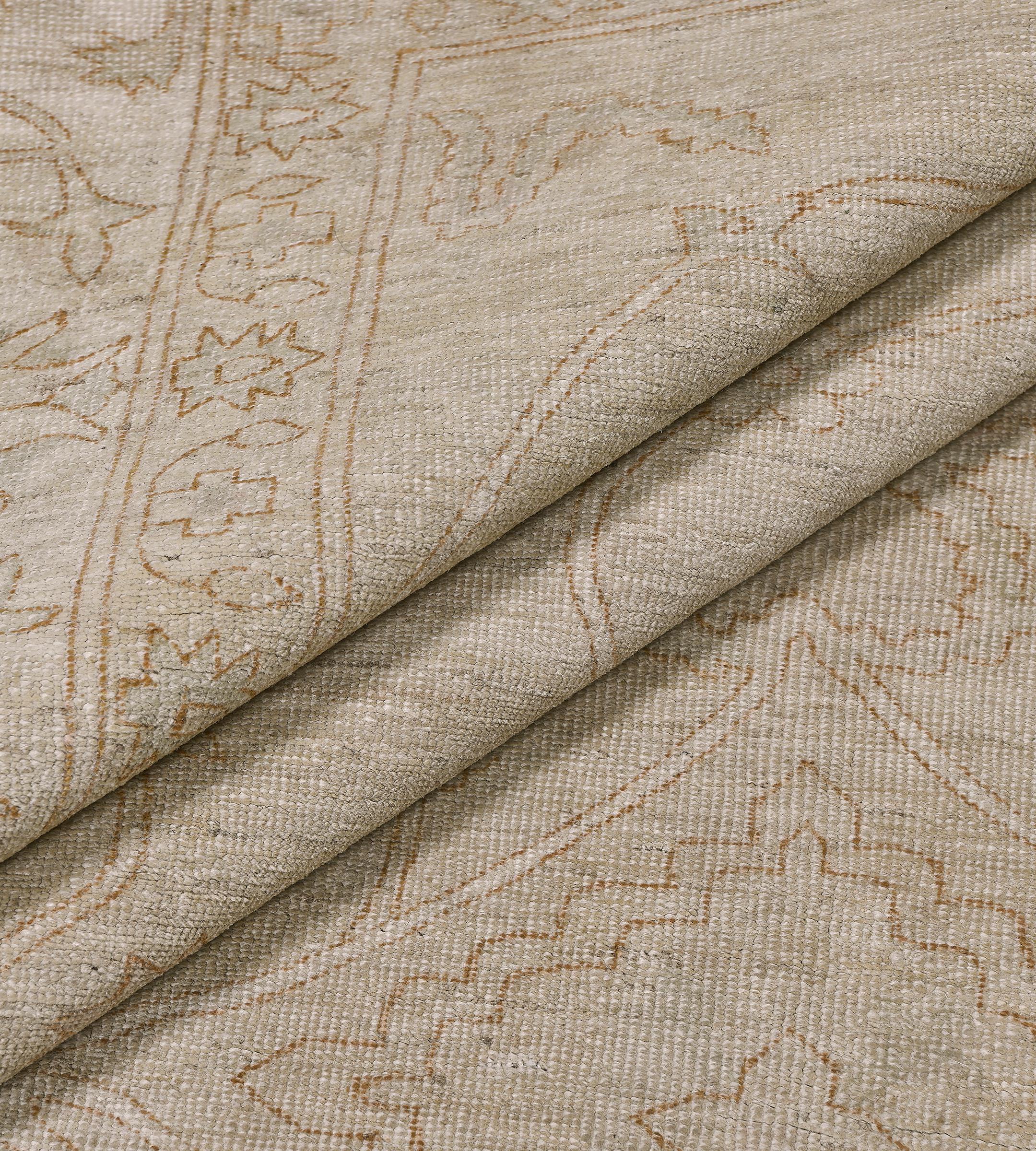 Contemporary Wool New Hand-woven Agra-Inspired Rug For Sale 7