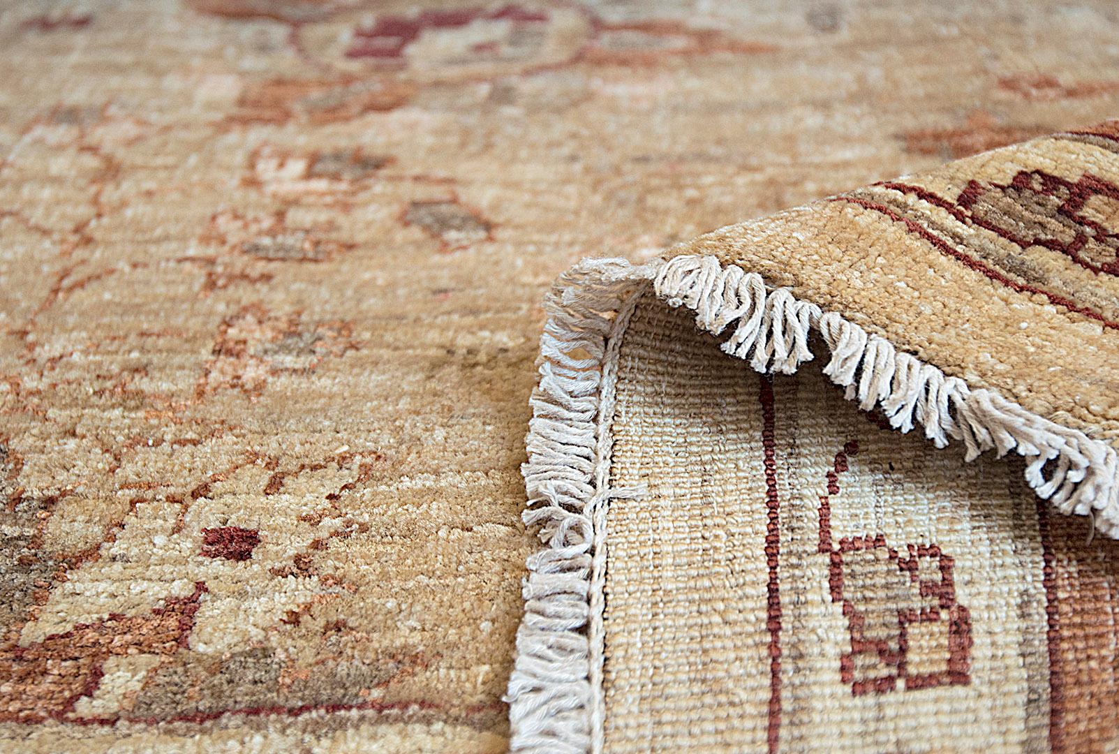 Handgewebter Agra-Teppich im Zustand „Hervorragend“ im Angebot in West Hollywood, CA