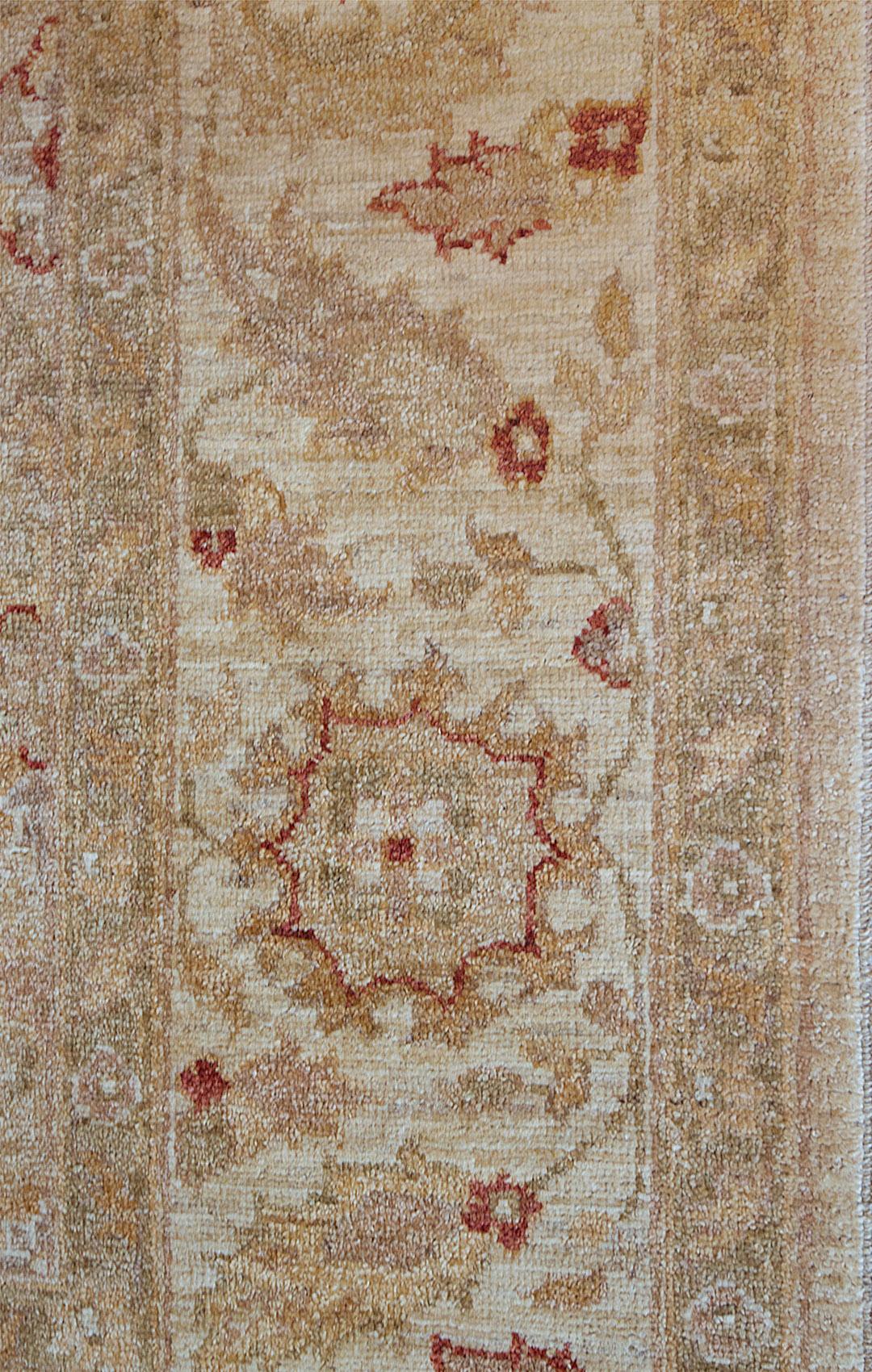 Contemporary Quality Hand-Woven Agra Inspired Wool Rug For Sale
