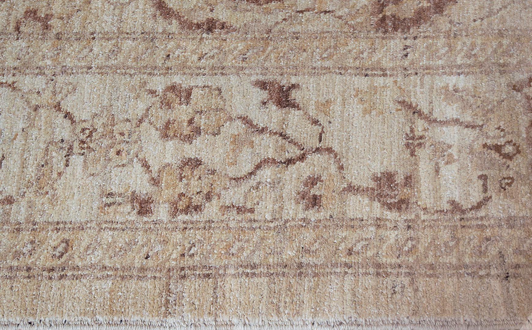 Brand New Handwoven 100% Wool Agra-inspired Rug In New Condition For Sale In West Hollywood, CA