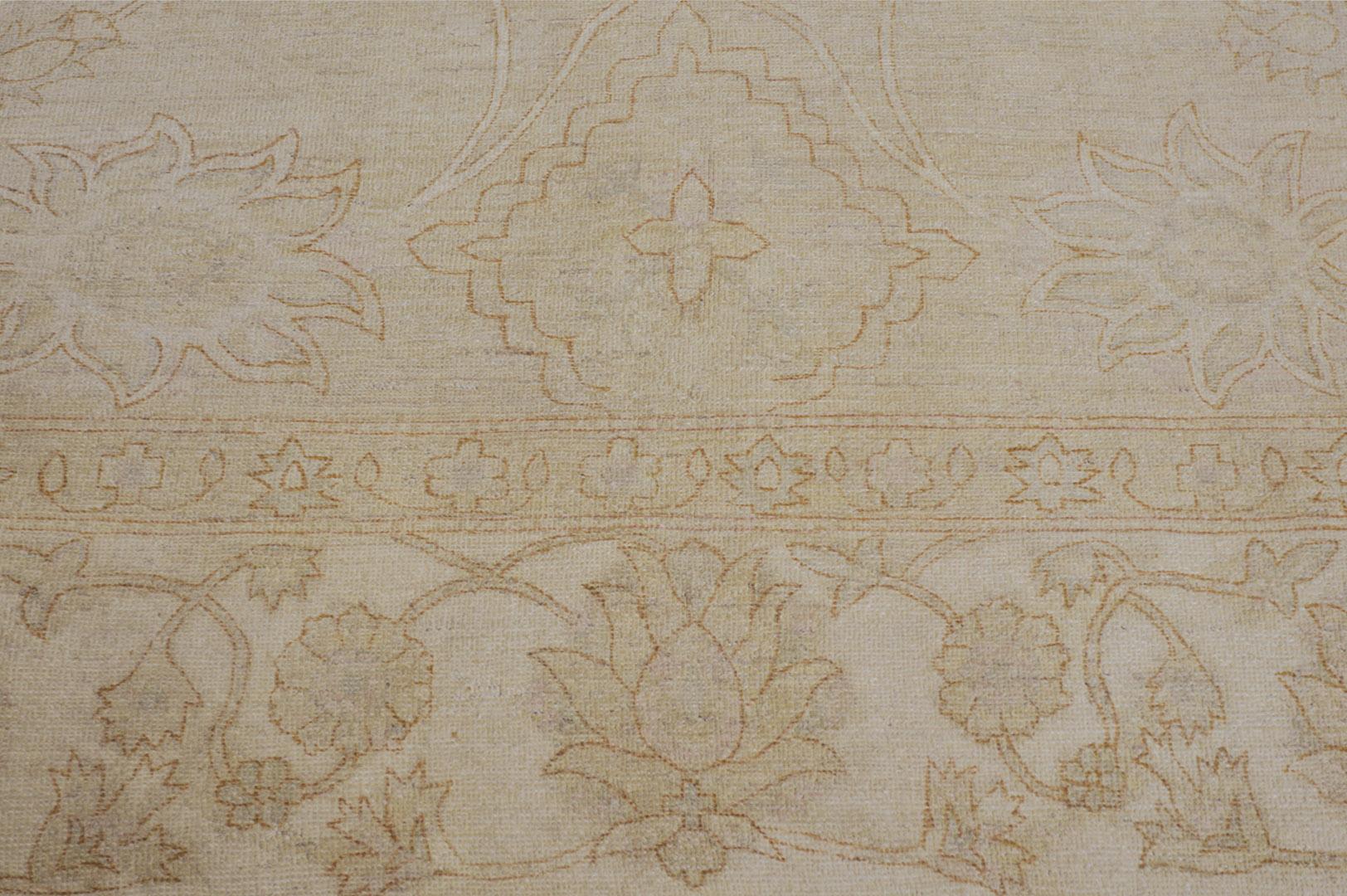 Handgewebter Agra-Teppich (21. Jahrhundert und zeitgenössisch) im Angebot