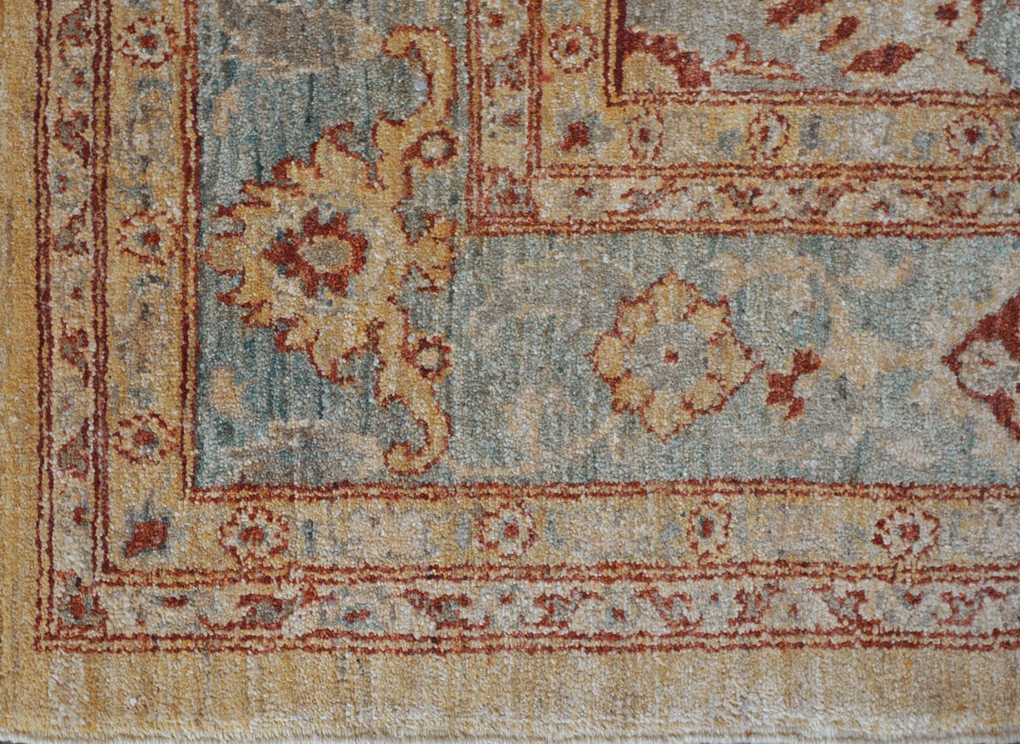 Quality Handwoven Agra Rug In Excellent Condition In West Hollywood, CA