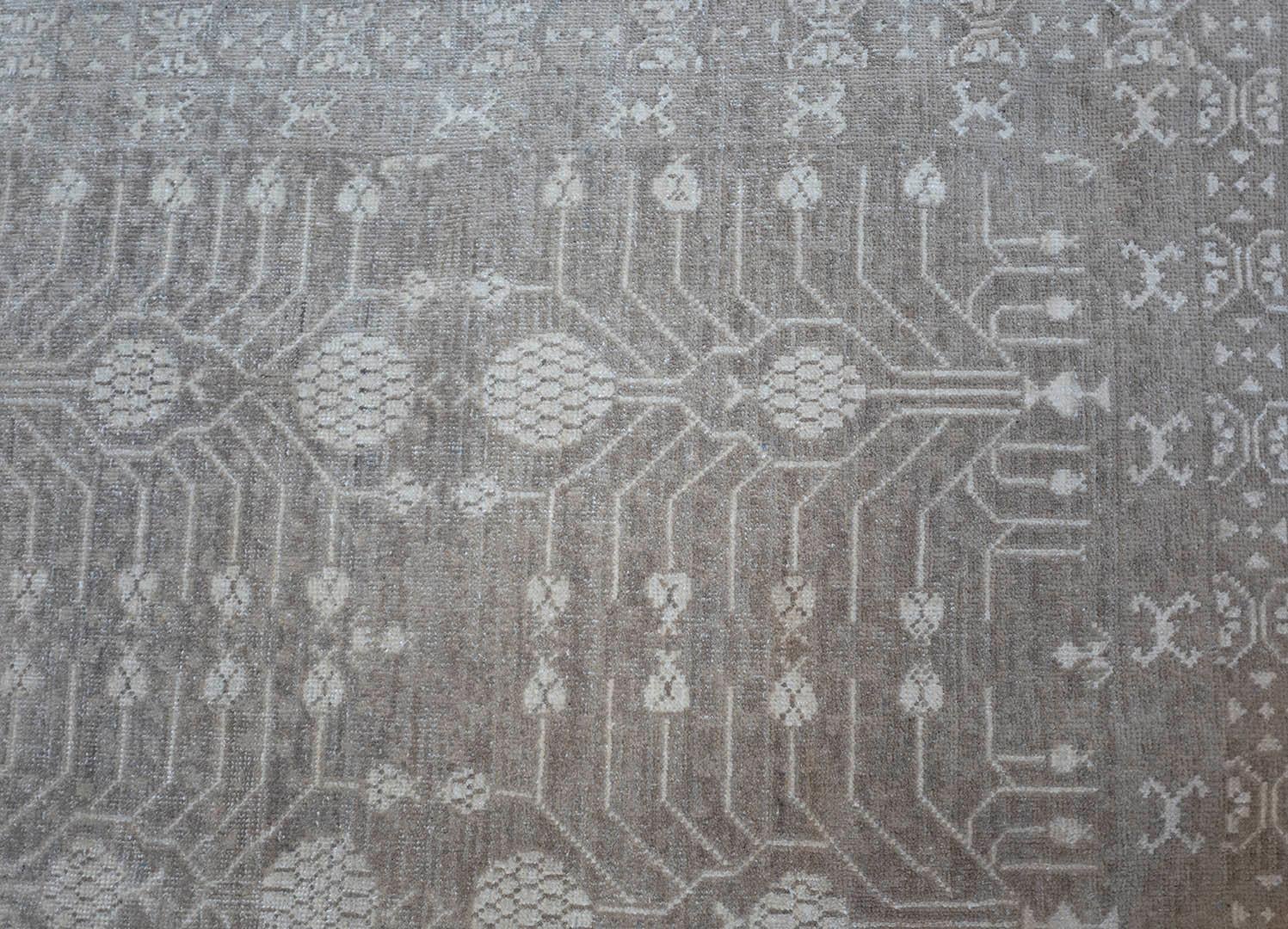 Contemporary Gray Granatapfel Handgewebter Teppich im Khotan-Stil im Zustand „Neu“ im Angebot in West Hollywood, CA