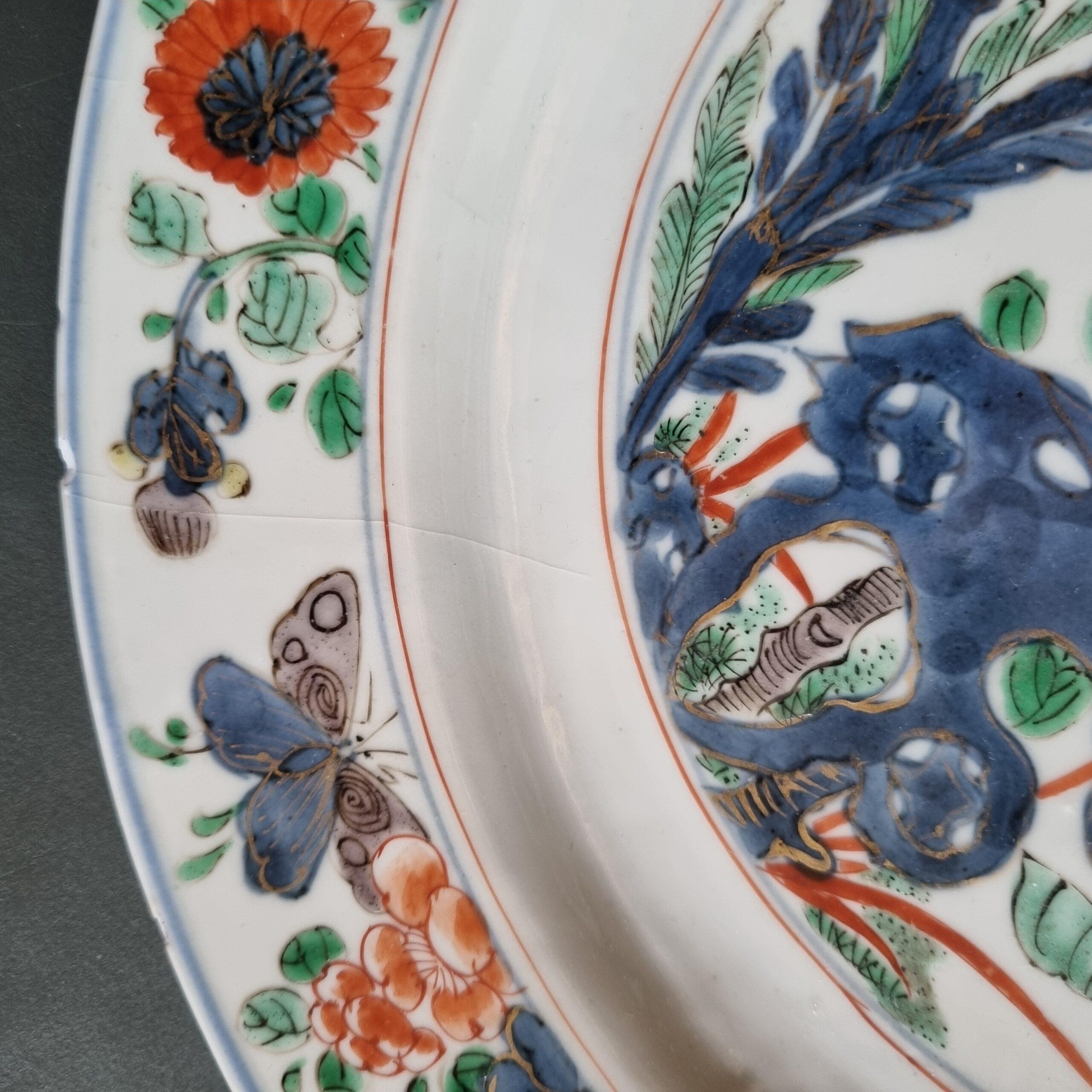 Chinesisches Porzellan in Qualität aus der Kangxi-Periode Famille Verte-Teller China, 18. Jahrhundert im Zustand „Gut“ im Angebot in Amsterdam, Noord Holland