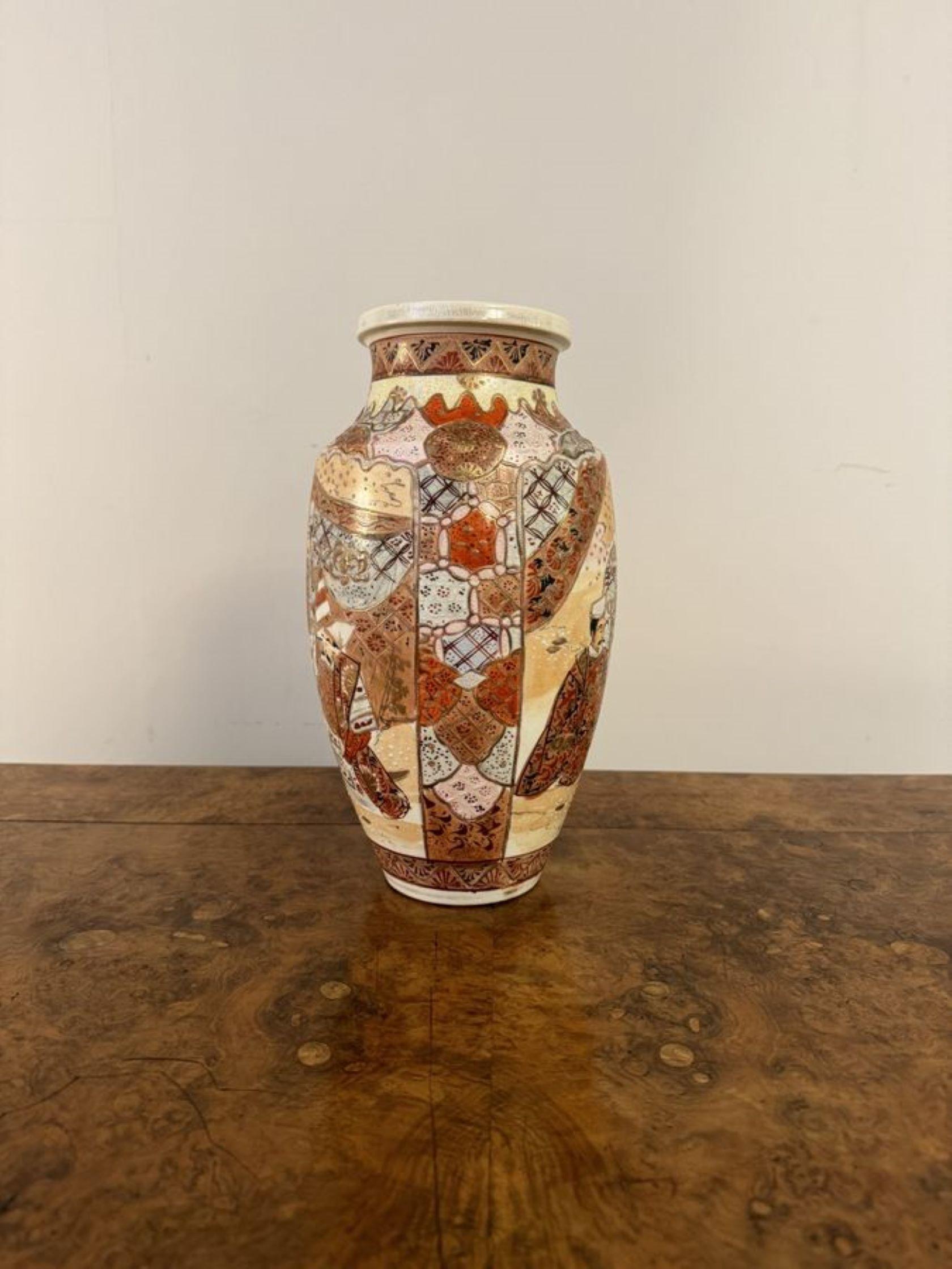 Vaso Satsuma giapponese antico e di qualità In condizioni buone in vendita a Ipswich, GB