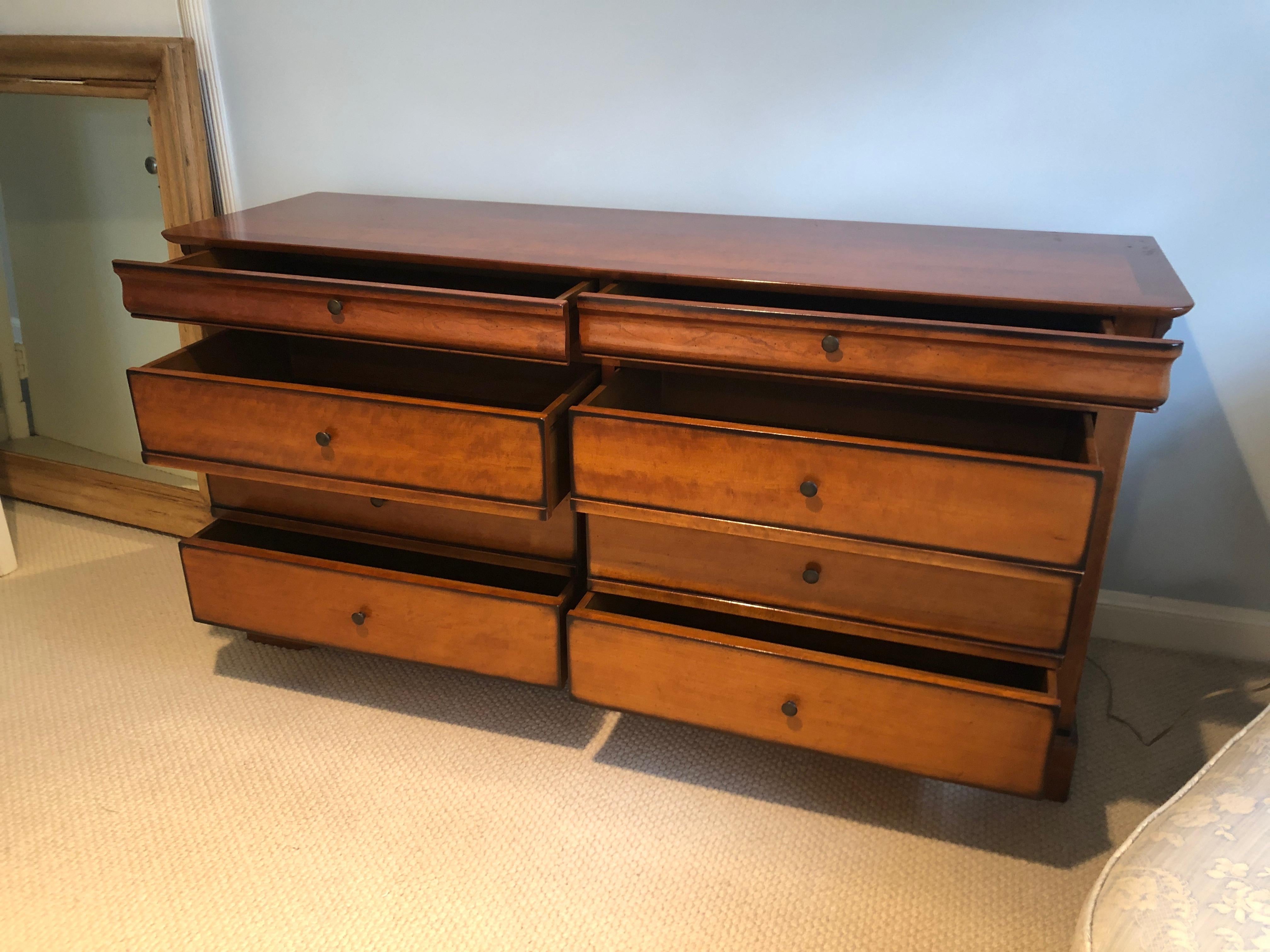 Quality Large Multi Drawer Cherry Chest of Drawers Dresser In Excellent Condition In Hopewell, NJ