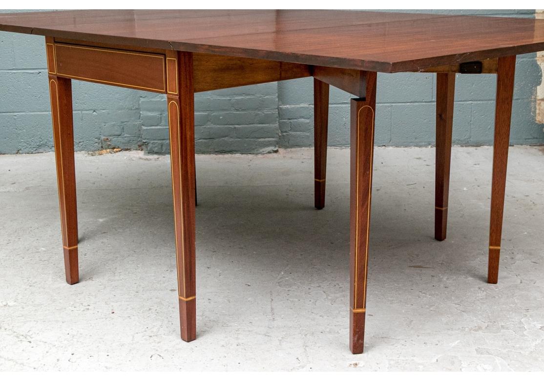 Quality  Mahogany Drop Leaf Dining Table By Brandt In condizioni discrete in vendita a Bridgeport, CT