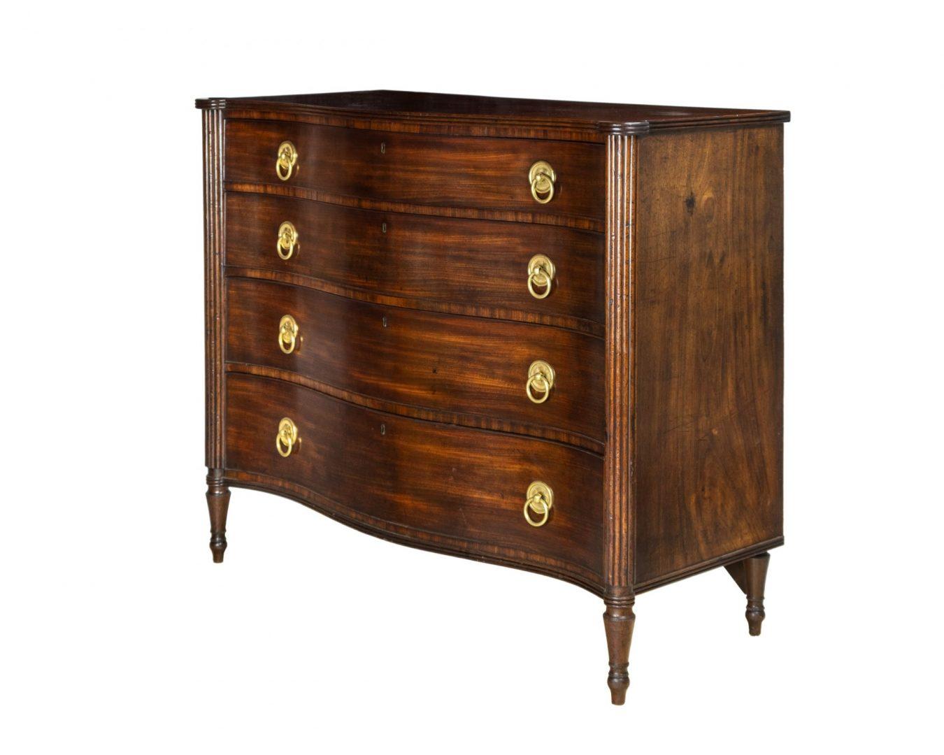 Regency, a good quality mahogany serpentine chest of drawers with reeded corner columns, the handles are very typical of handles seen in the Channel Islands.
This chest has been made with the finest mahogany available at the time using highly