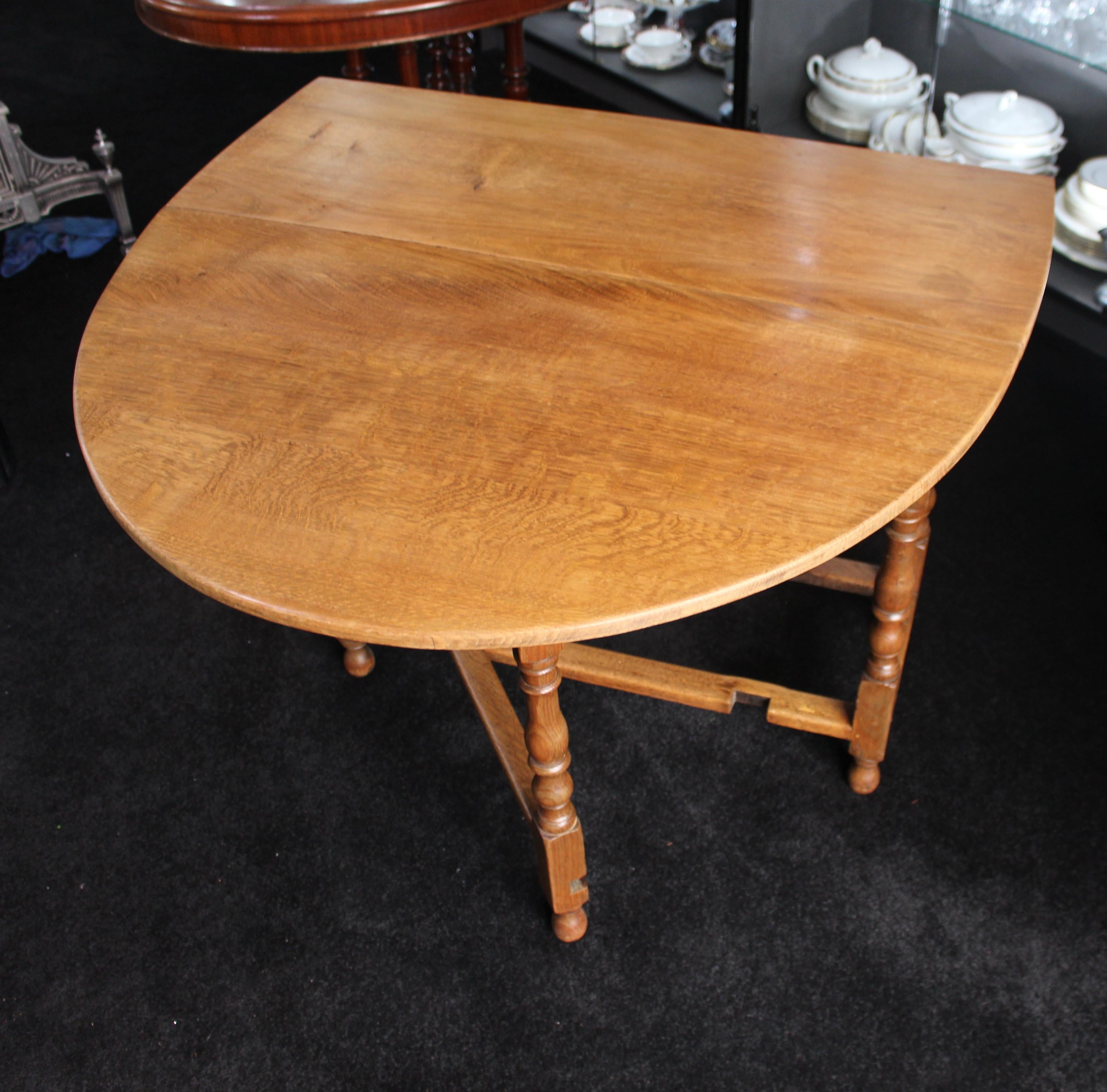 Quality Oak Gateleg Dining Table In Good Condition In Worcester, GB