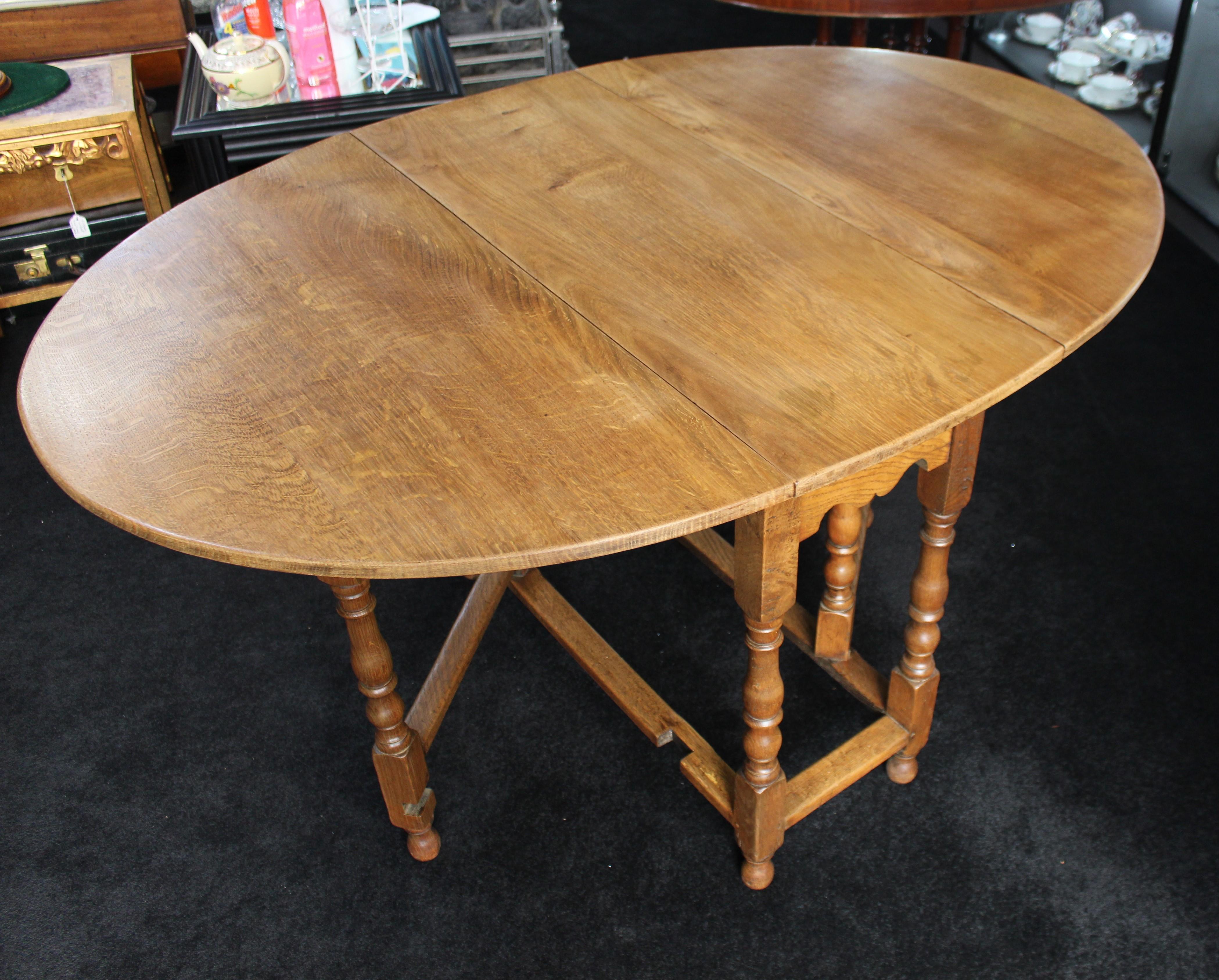 20th Century Quality Oak Gateleg Dining Table