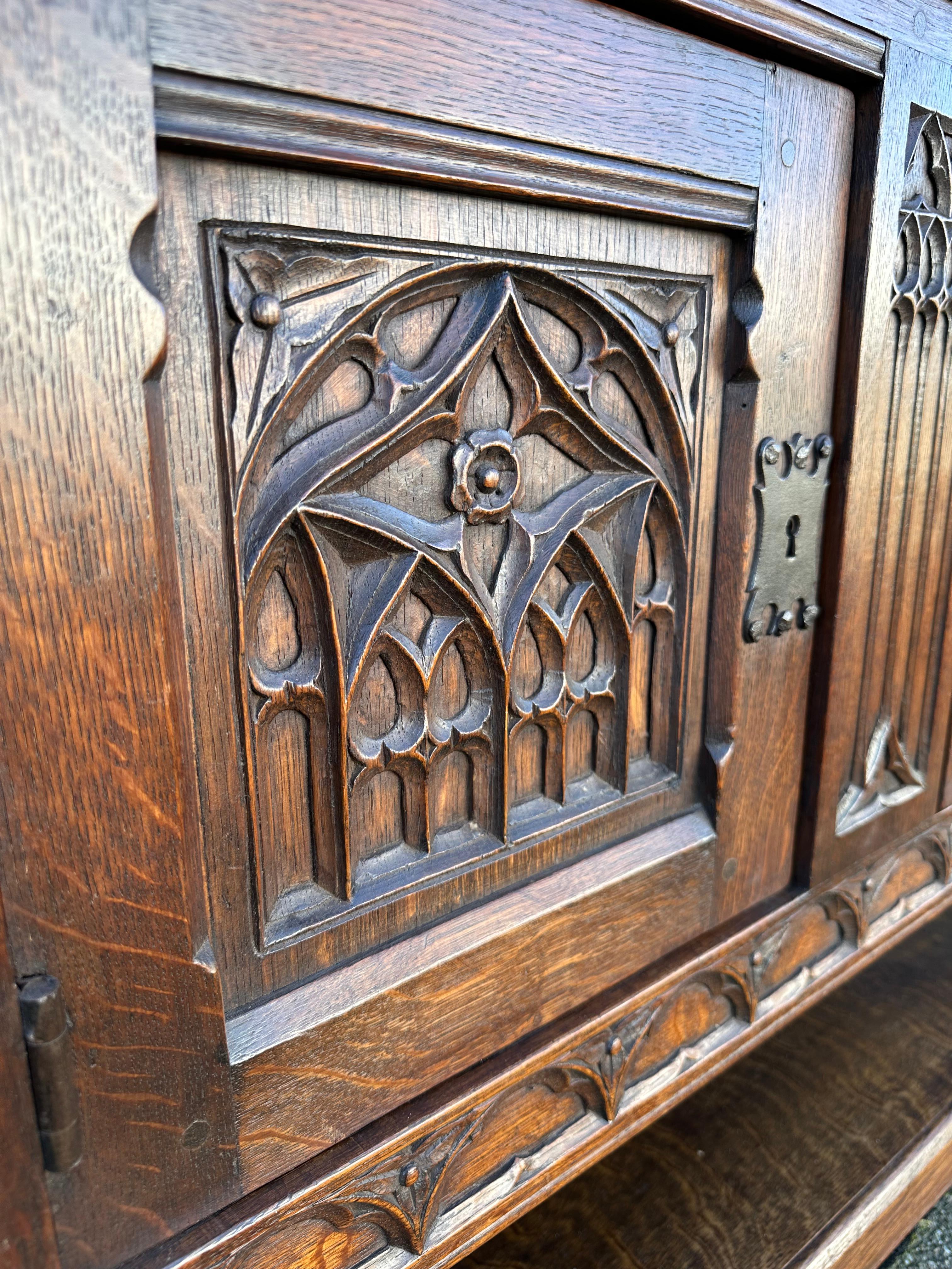 Quality Oak Gothic Revival Small Sideboard / Credenza with Carved Church Windows In Good Condition In Lisse, NL